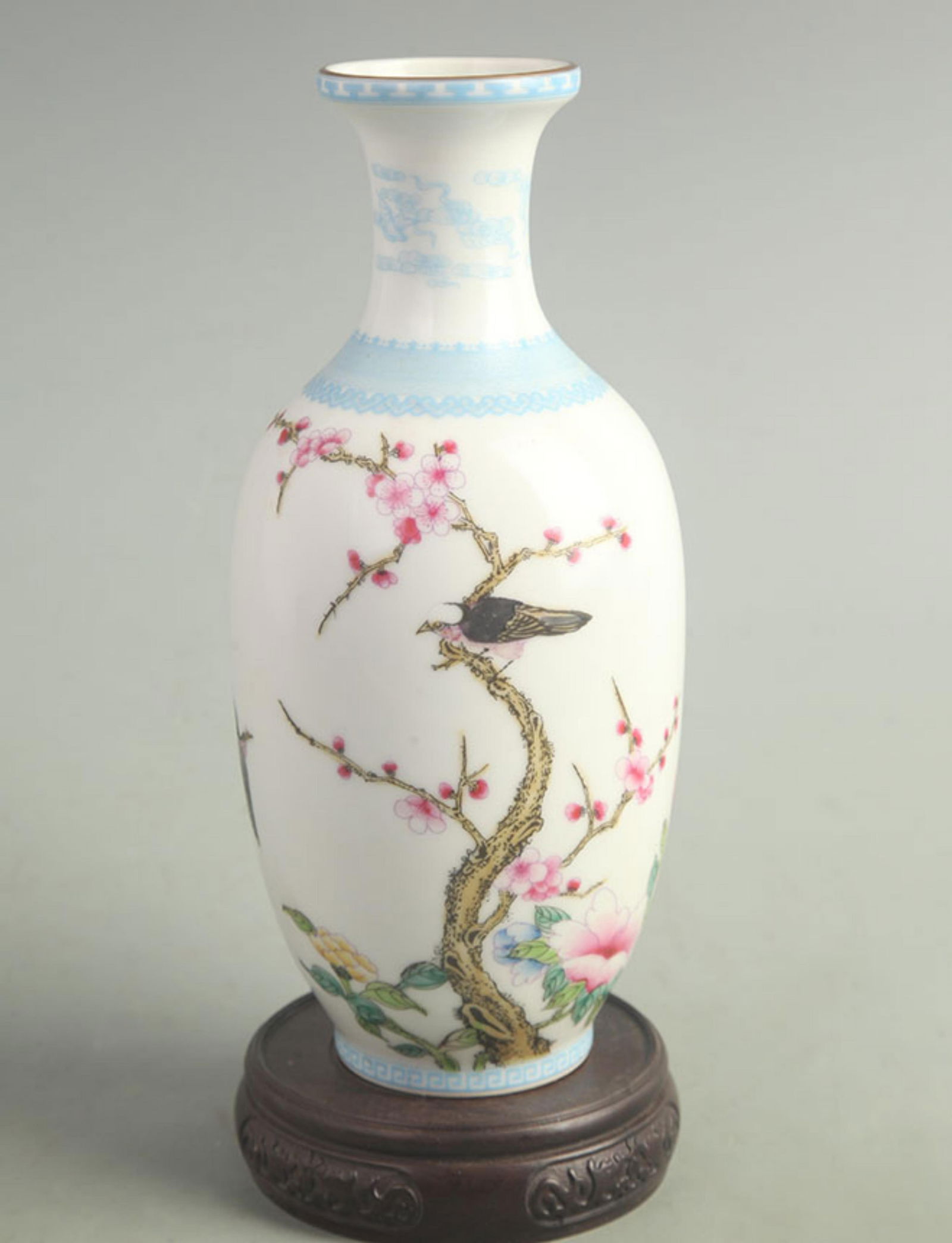 ENAMEL WINTER MELON VASE WITH FLOWER AND BIRD PATTERNS: Qing Dynasty Yong Zheng Period; iameter: High: 8.50 inch; Width: 3.50 inch;