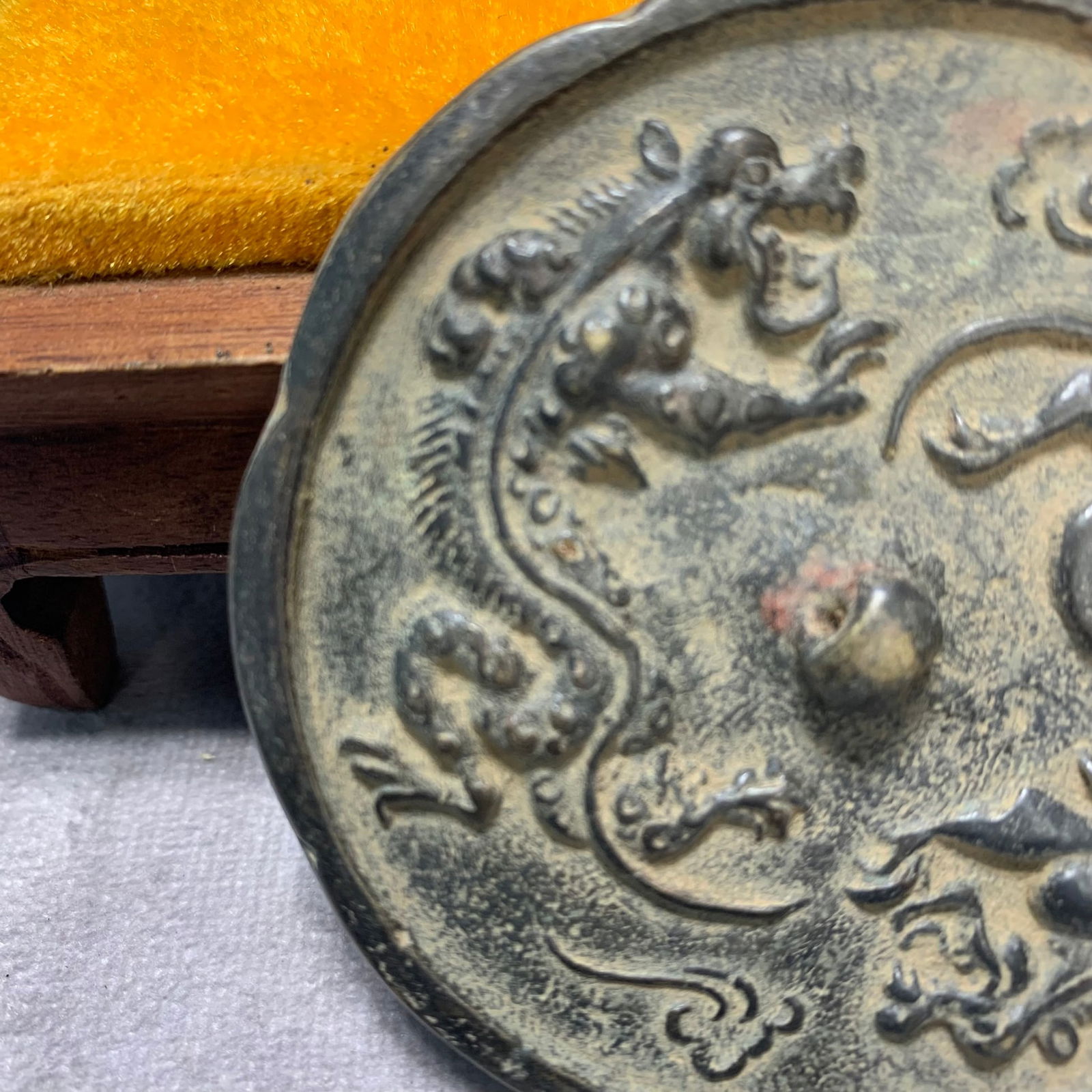 BRONZE MIRROR WITH DRAGON AND SUNFLOWER PATTERN - 2