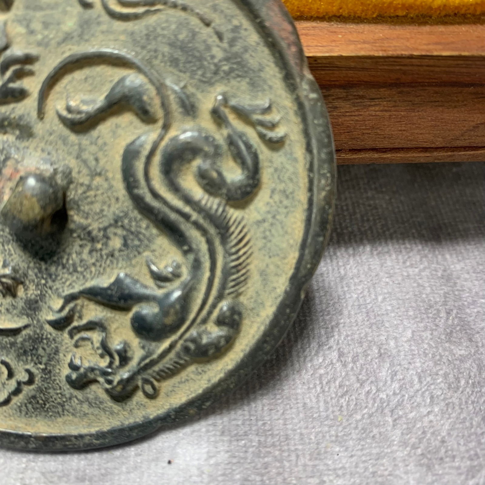 BRONZE MIRROR WITH DRAGON AND SUNFLOWER PATTERN - 3