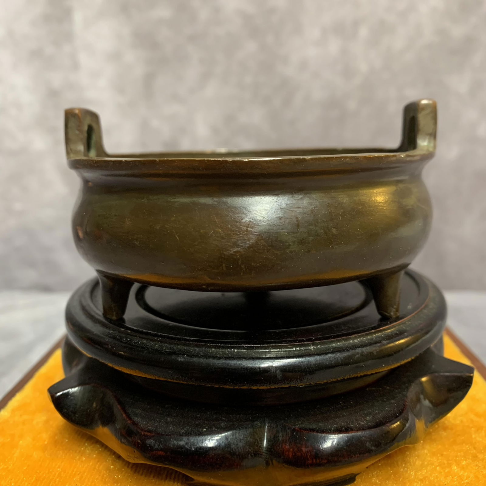 A FINE BRONZE THREE FOOT CENSER: Qing Dynasty; High: 2.0 inch; Diameter: 3.5 inch;
