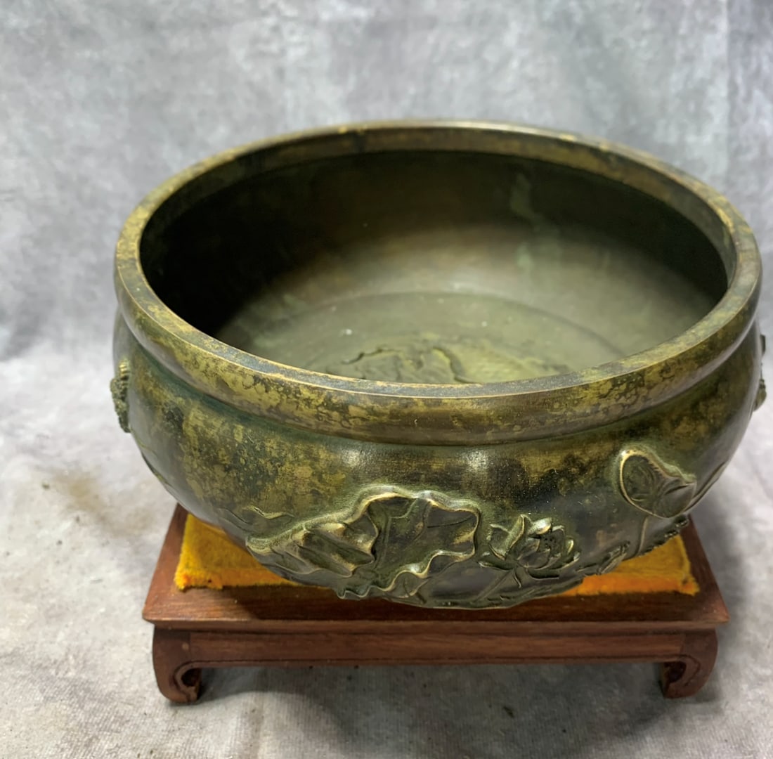 QIAN LONG MARK BRONZE CARVED LOTUS INCENSE BURNER: Qing Dynasty; High: 3.1 inch; Diameter: 7.3 inch;