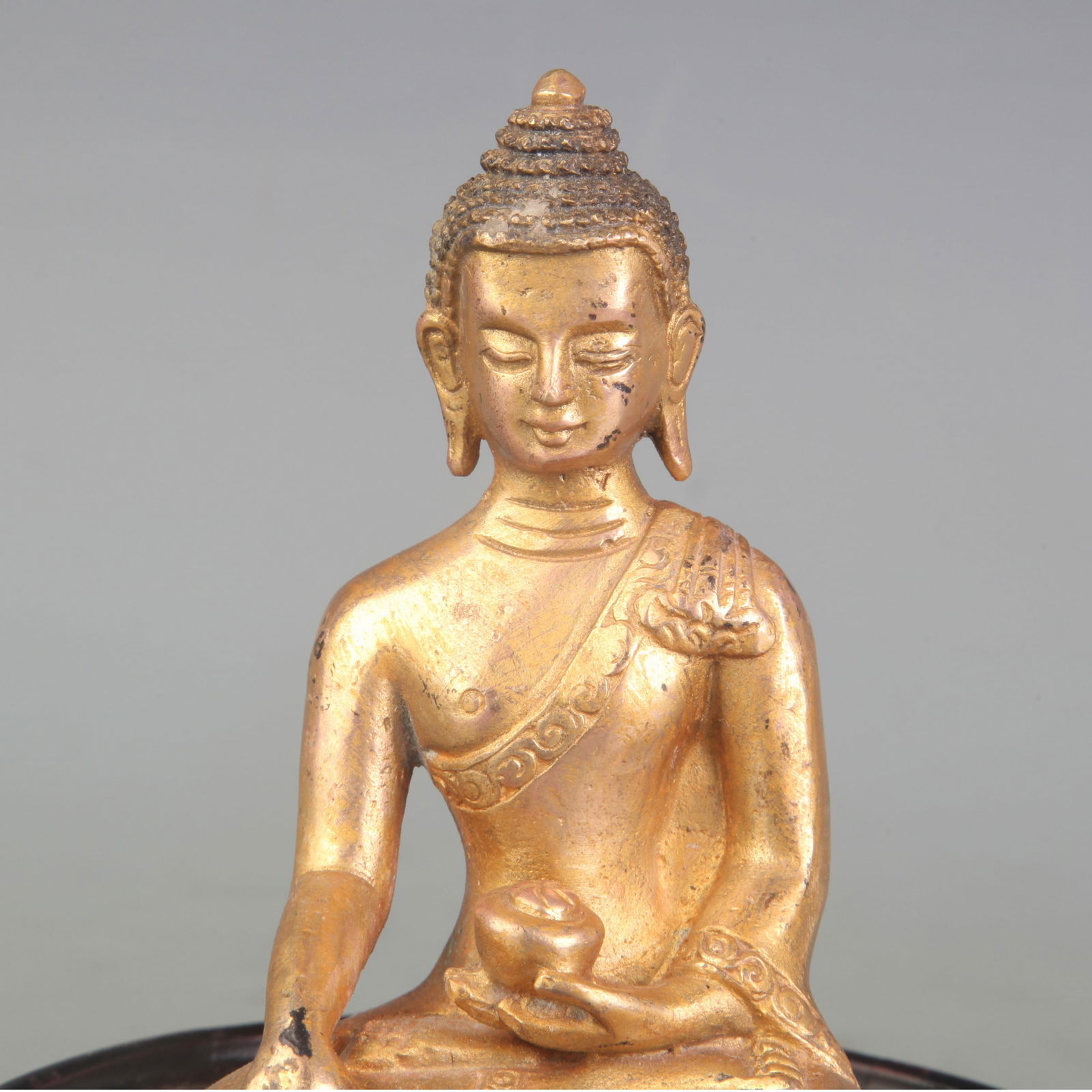 A FINE SHAKYAMUNI BUDDHA STATUE - 2