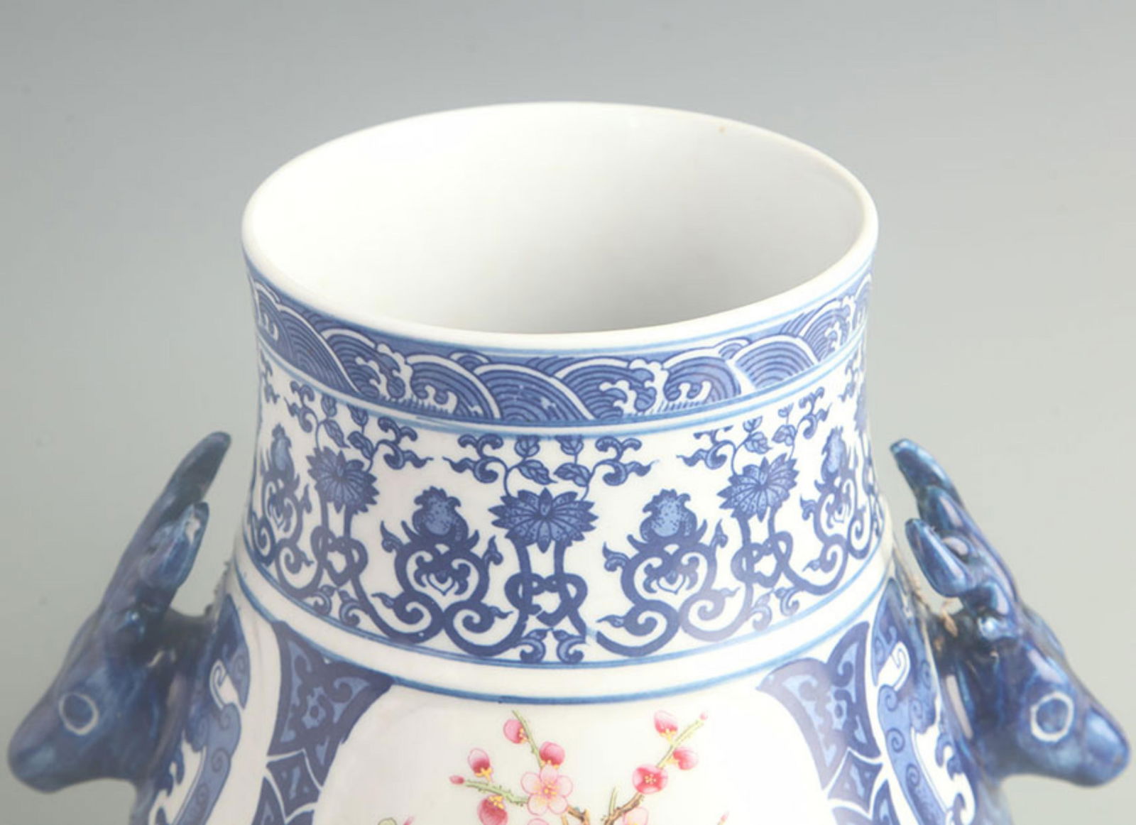 BLUE AND WHITE FLOWER PATTERN DEER-HEAD PORCELAIN VASE - 2