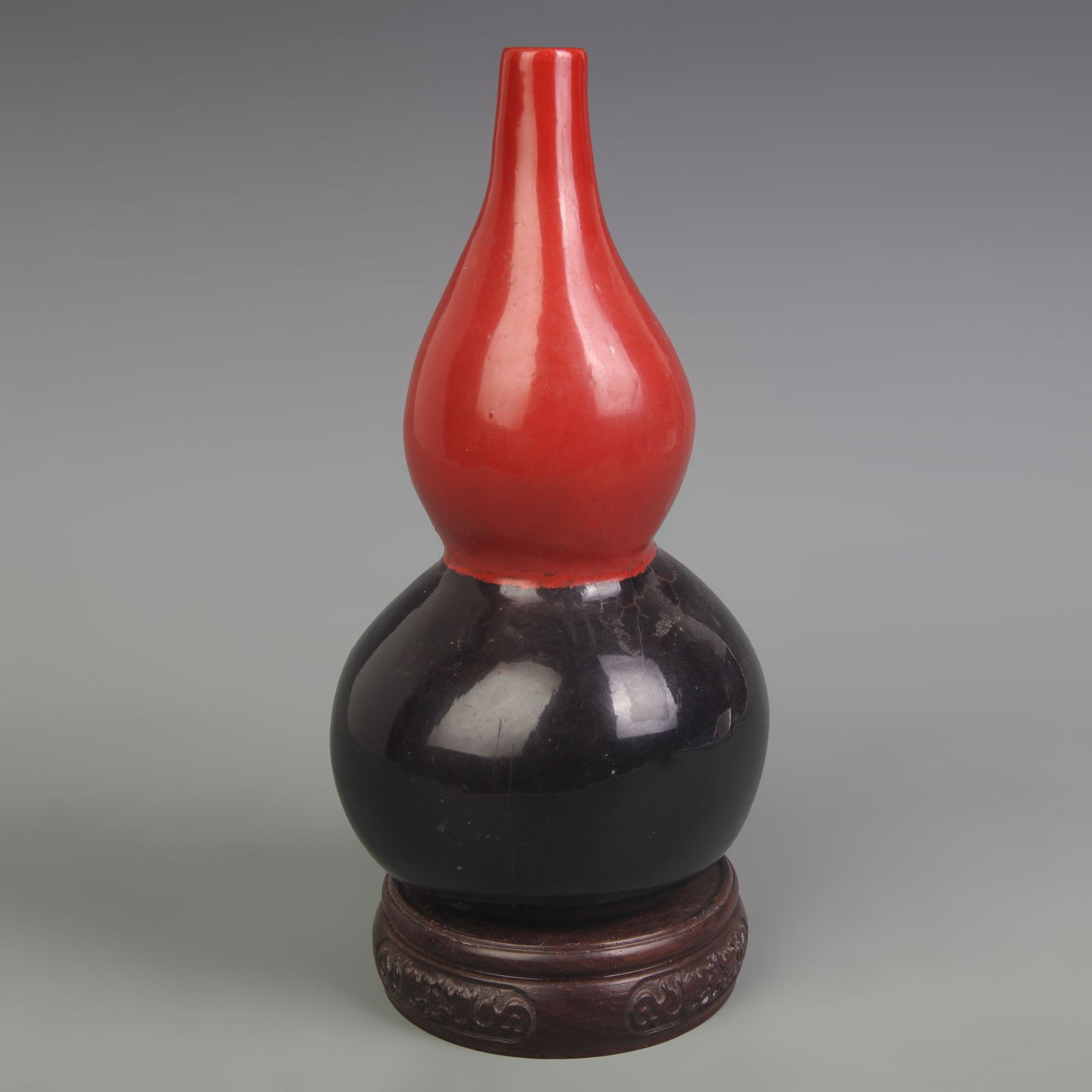 RED AND BLACK TWO-COLOR DOUBLE-GOURD VASE: Width: 4.0 inch; High: 8.1 inch