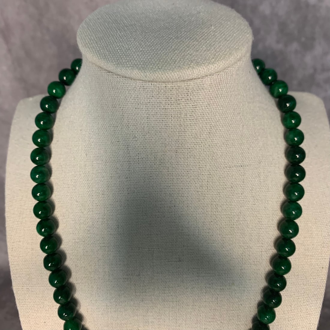 A FINE JADE MADE NECKLACE - 3