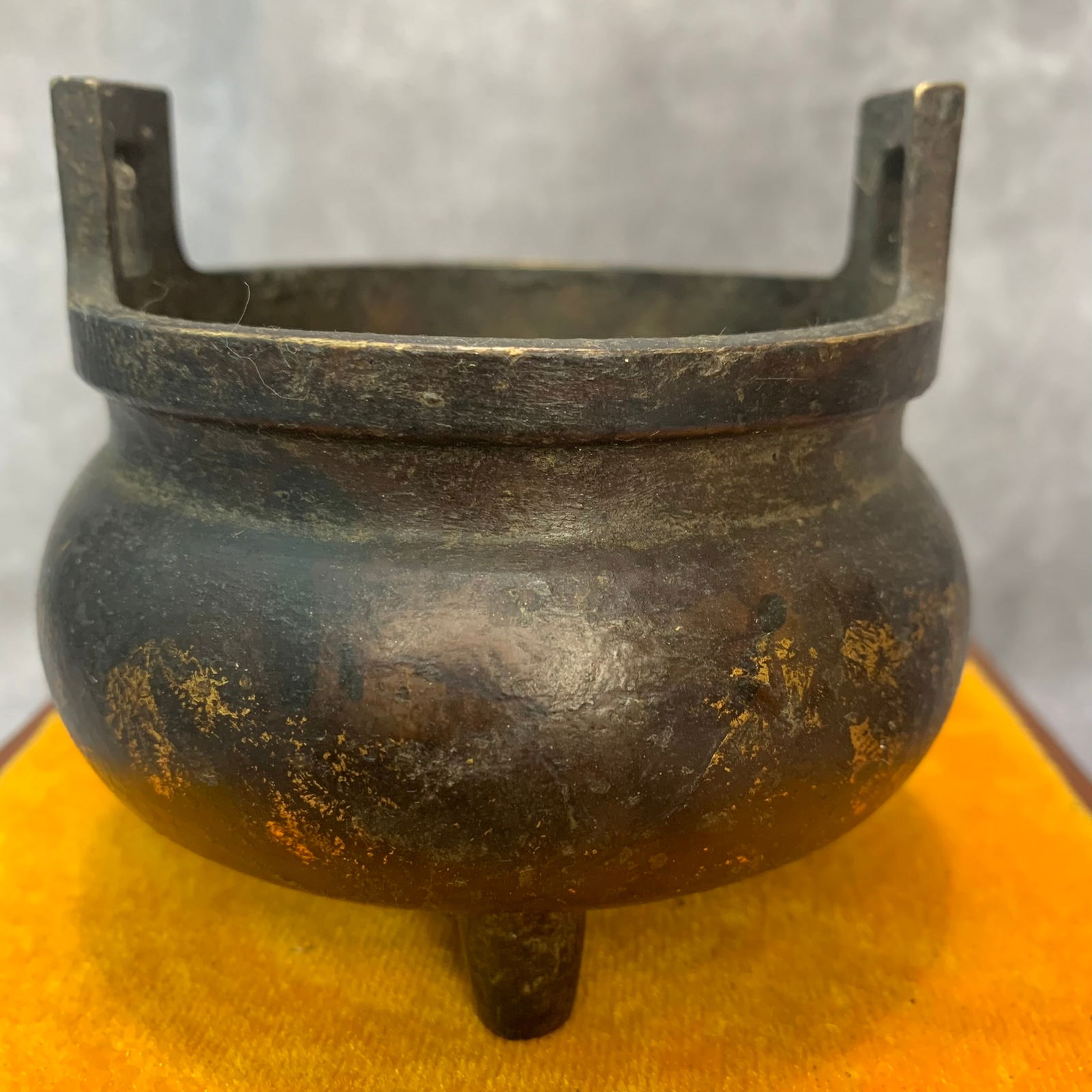 A FINE THREE LEGGED SMALL INCENSE BURNER - 2