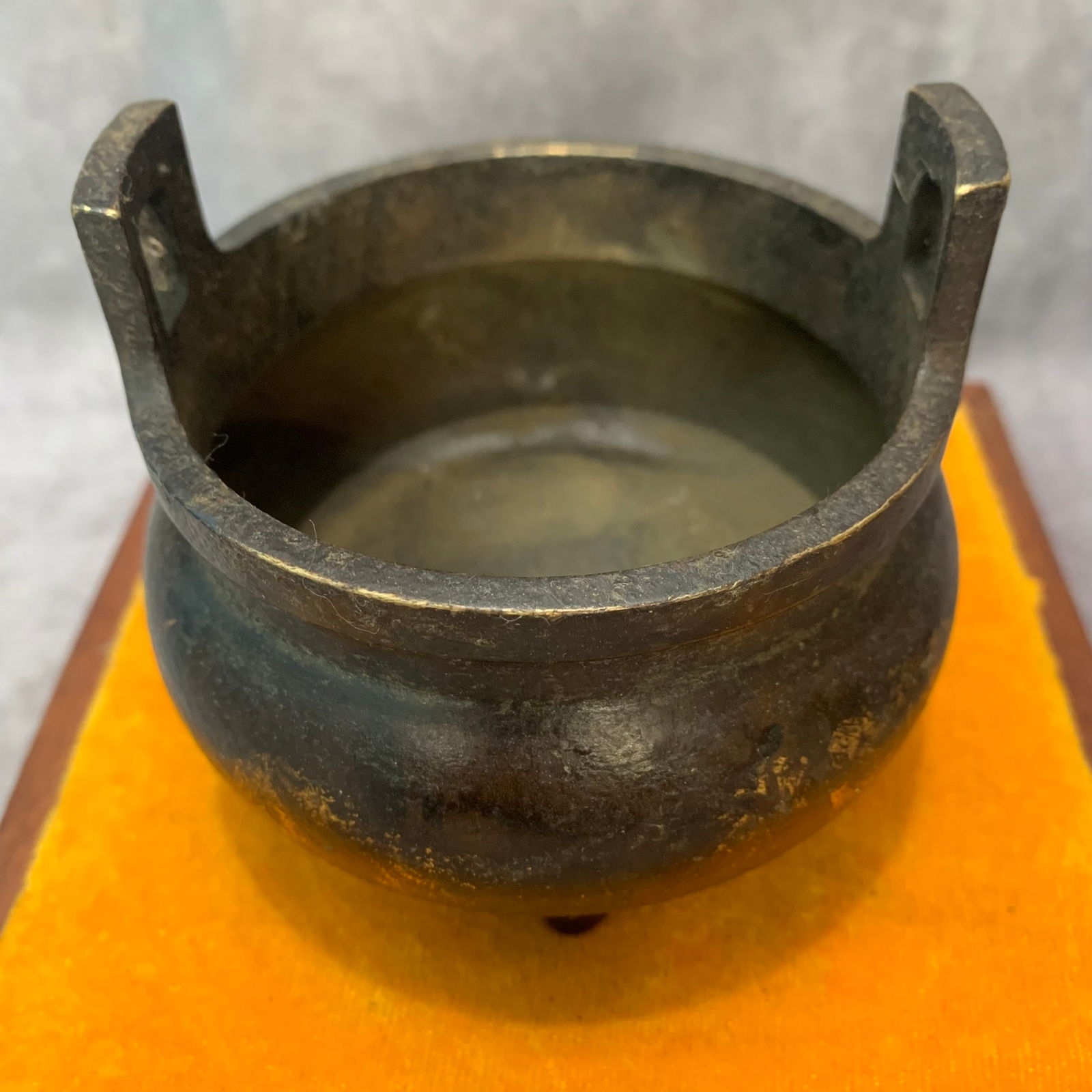 A FINE THREE LEGGED SMALL INCENSE BURNER - 3