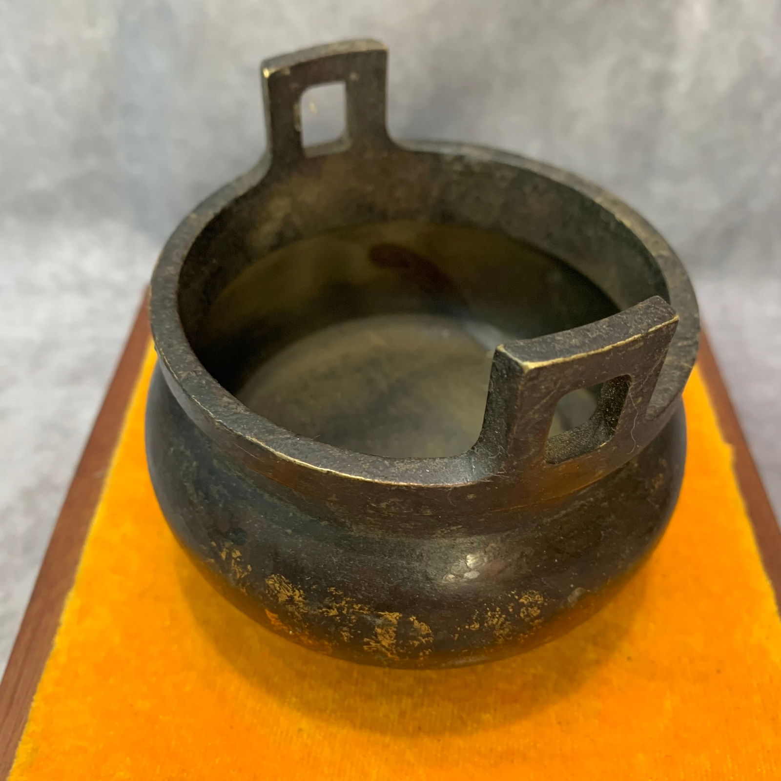 A FINE THREE LEGGED SMALL INCENSE BURNER - 4