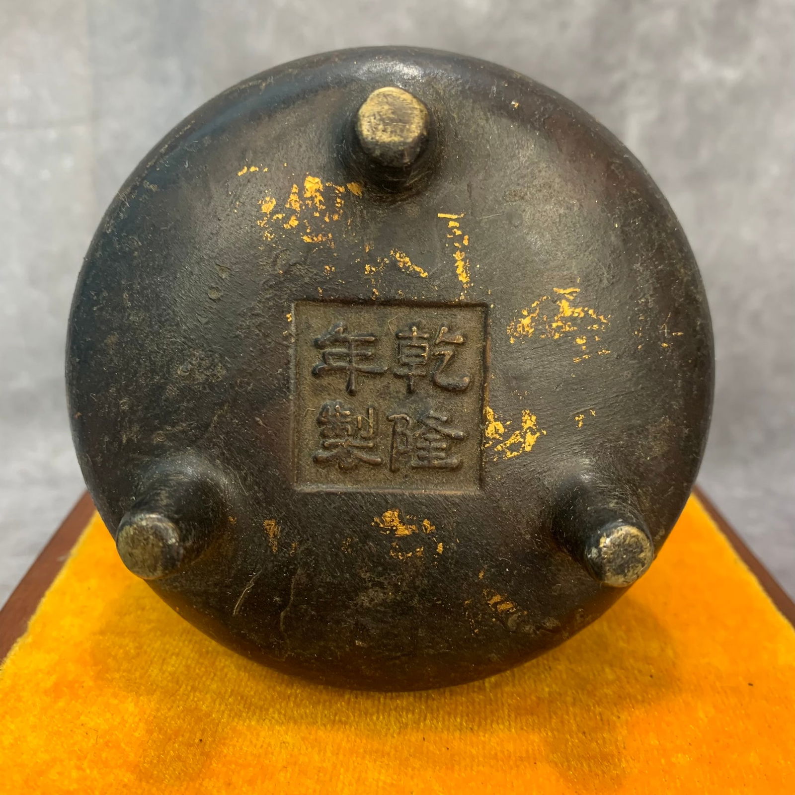 A FINE THREE LEGGED SMALL INCENSE BURNER - 5