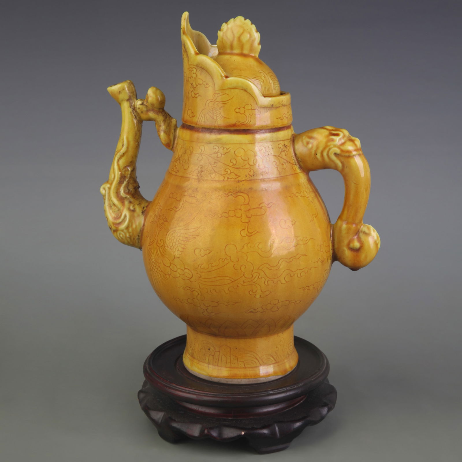 YELLOW GLAZE INCISED DRAGON PATTERN EWER: Ming Dynasty Style; Hong Zhi Period; Width: 6.5 inch; High: 9.0 inch;