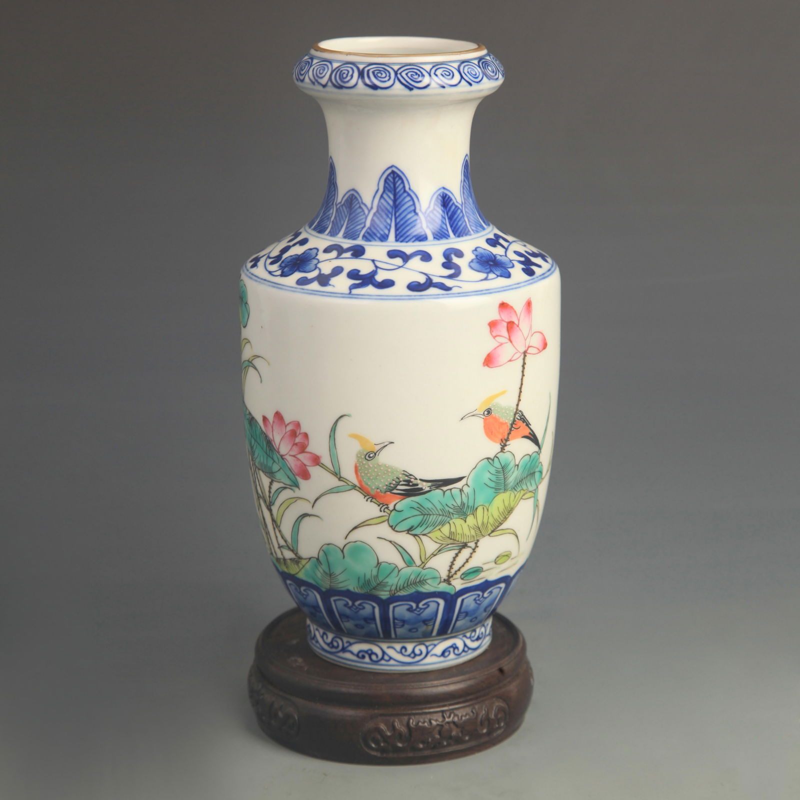 ENAMEL COLOR FLOWER AND BIRD APPRECIATION VASE: Qing Dynasty Qian Long Period; High: 8.20 inch; Diameter: 4.20 inch;