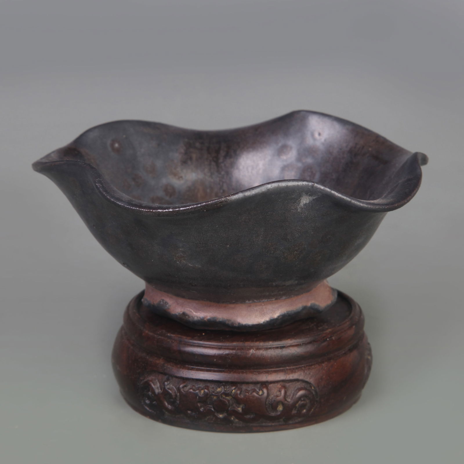 JIZHOU KILN BLACK-GLAZED PAINTED LOBED PORCELAIN BOWL: Song Dynasty Style; ; High: 2.0 inch; Diameter: 4.5 inch