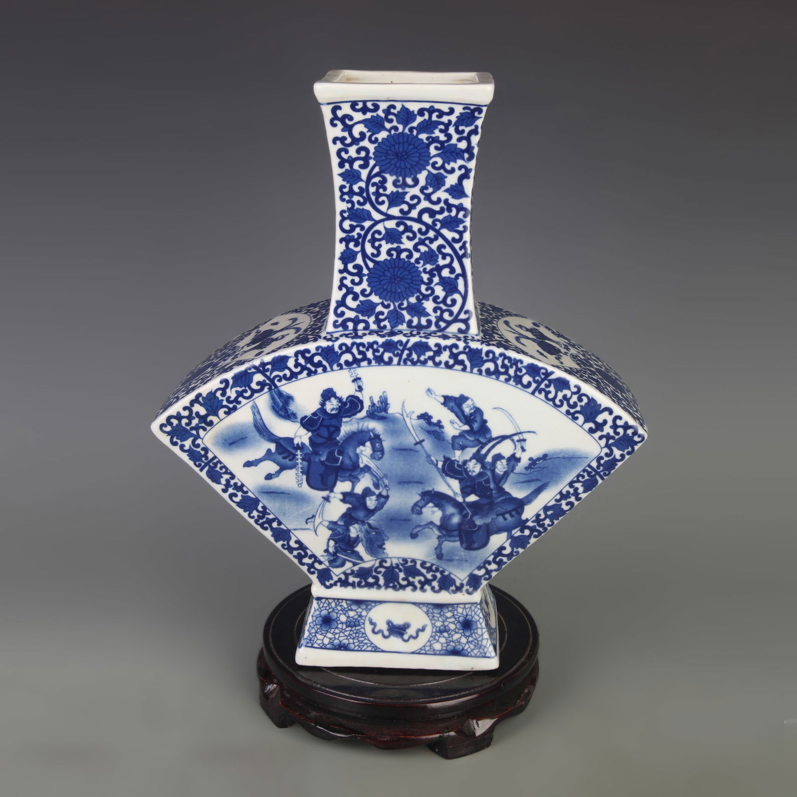 BLUE-AND-WHITE PANELLED FIGURAL DISPLAY PORCELAIN VASE: Qing Dynasty Qian Long Period; Long: 10.9 inch; Width: 3.6 inch; High: 13.4 inch