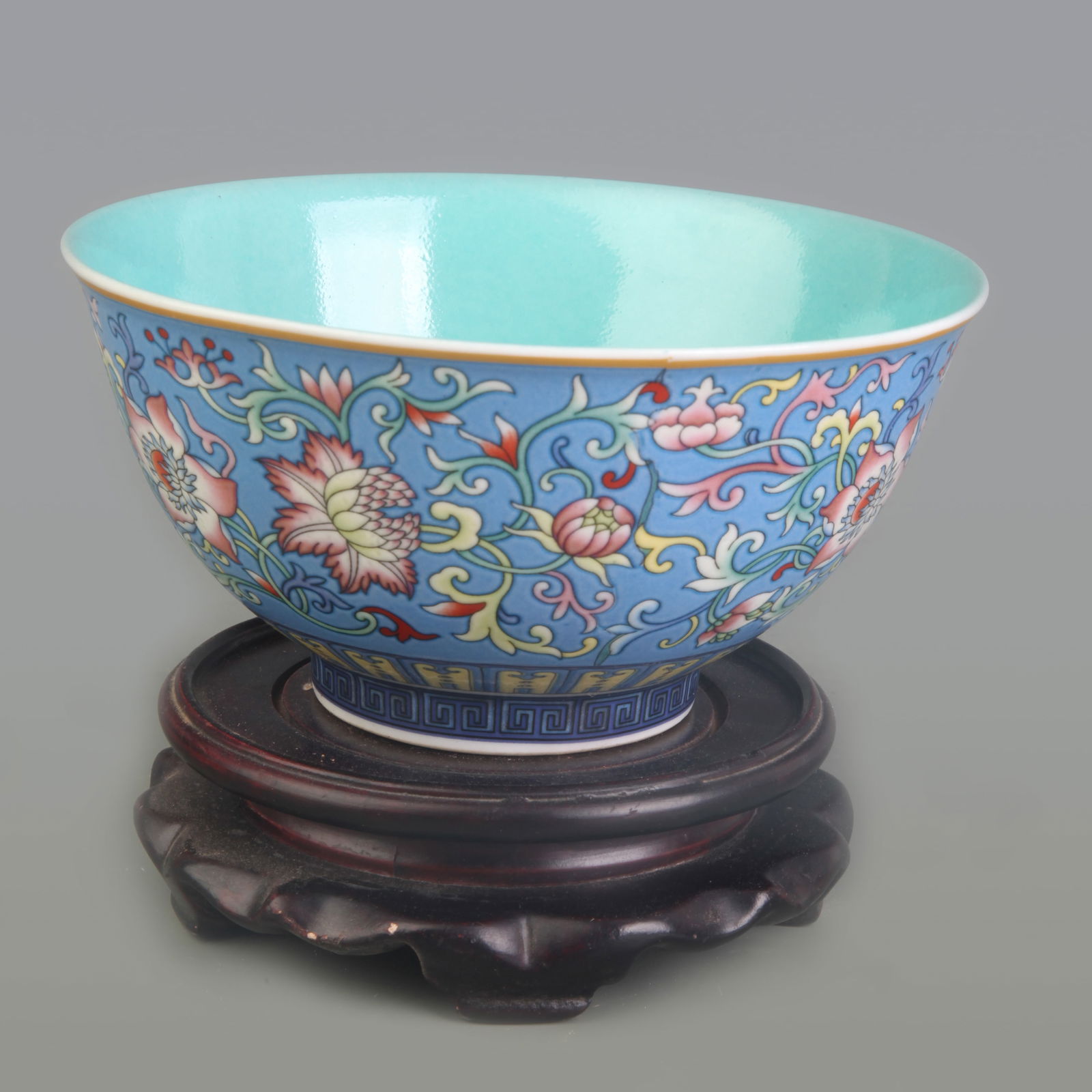 FAMILLE-ROSE FLORAL PATTERN PORCELAIN BOWL: Qing Dynasty Yong Zheng Period; Diameter: 6.5 inch; High: 3.2 inch