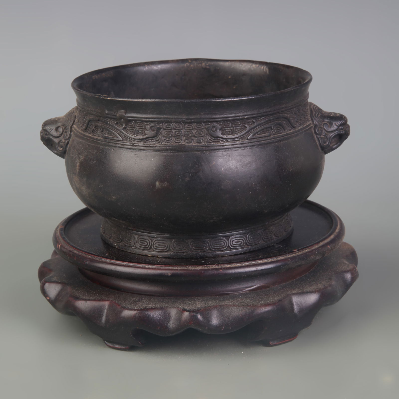 BEAST-EAR ROUND-FOOT INCENSE BURNER: Qing Dynasty; Diameter: 4.1 inch; High: 2.8 inch