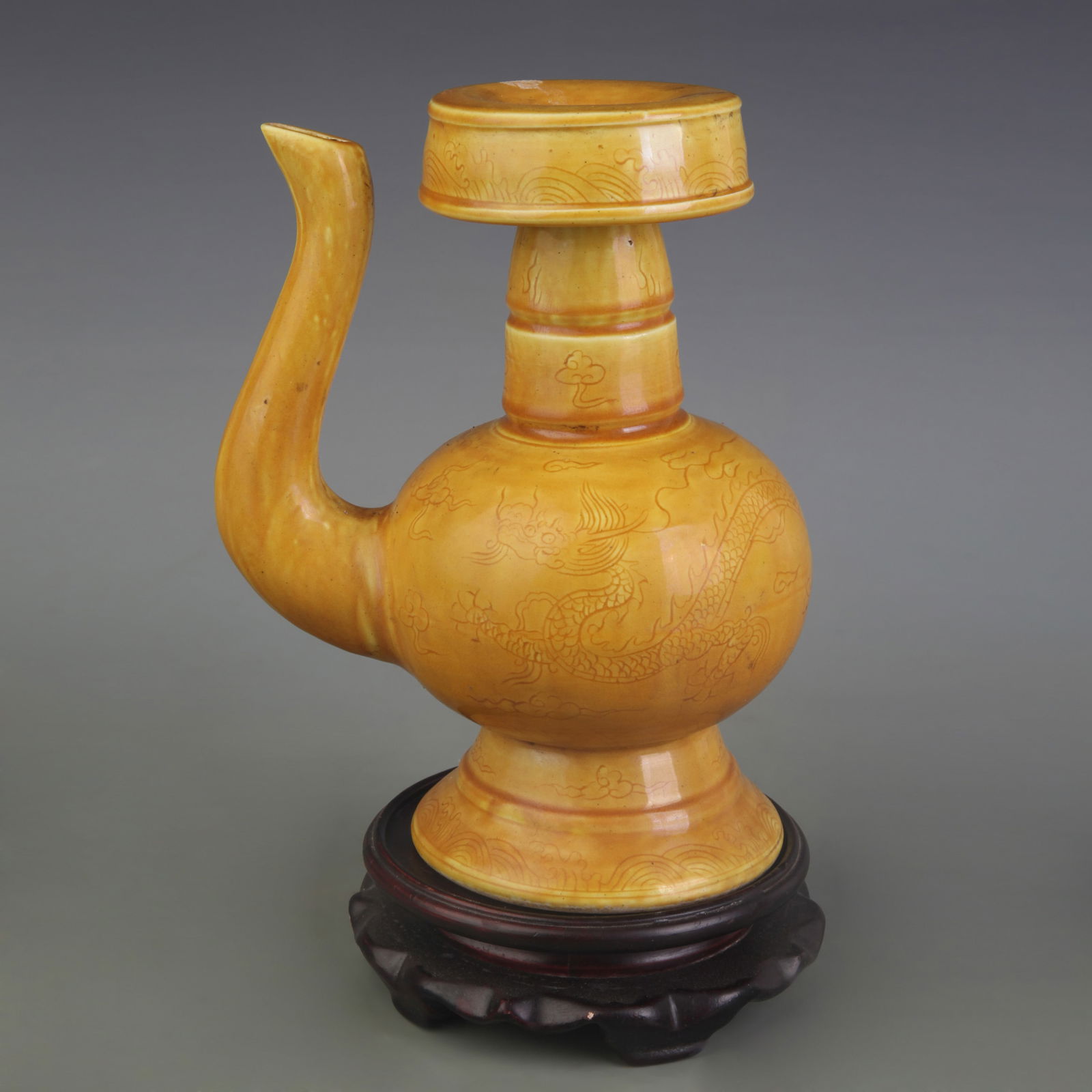 YELLOW-GLAZED INCISED DRAGON PATTERN BIANBA EWER: Ming Dynasty Hong Zhi Period; Diameter: 4.0 inch; High: 8.0 inch