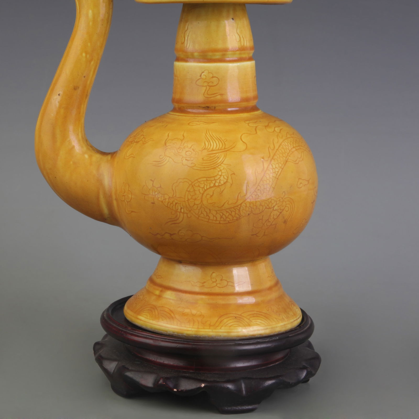 YELLOW-GLAZED INCISED DRAGON PATTERN BIANBA EWER - 3