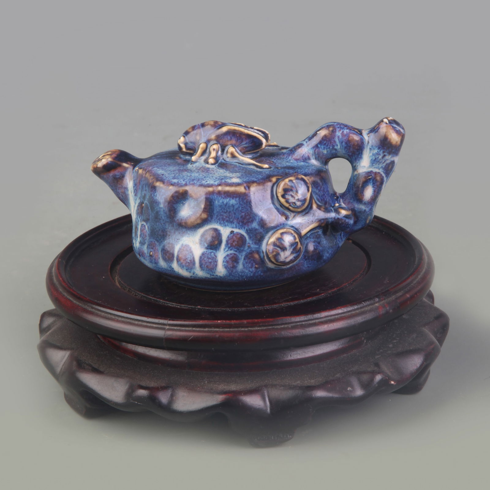 A SMALL SCHOLAR’S OBJECT – PORCELAIN WATER DROPPER: Qing Dynasty; Long: 3.9 inch; High: 1.9 inch