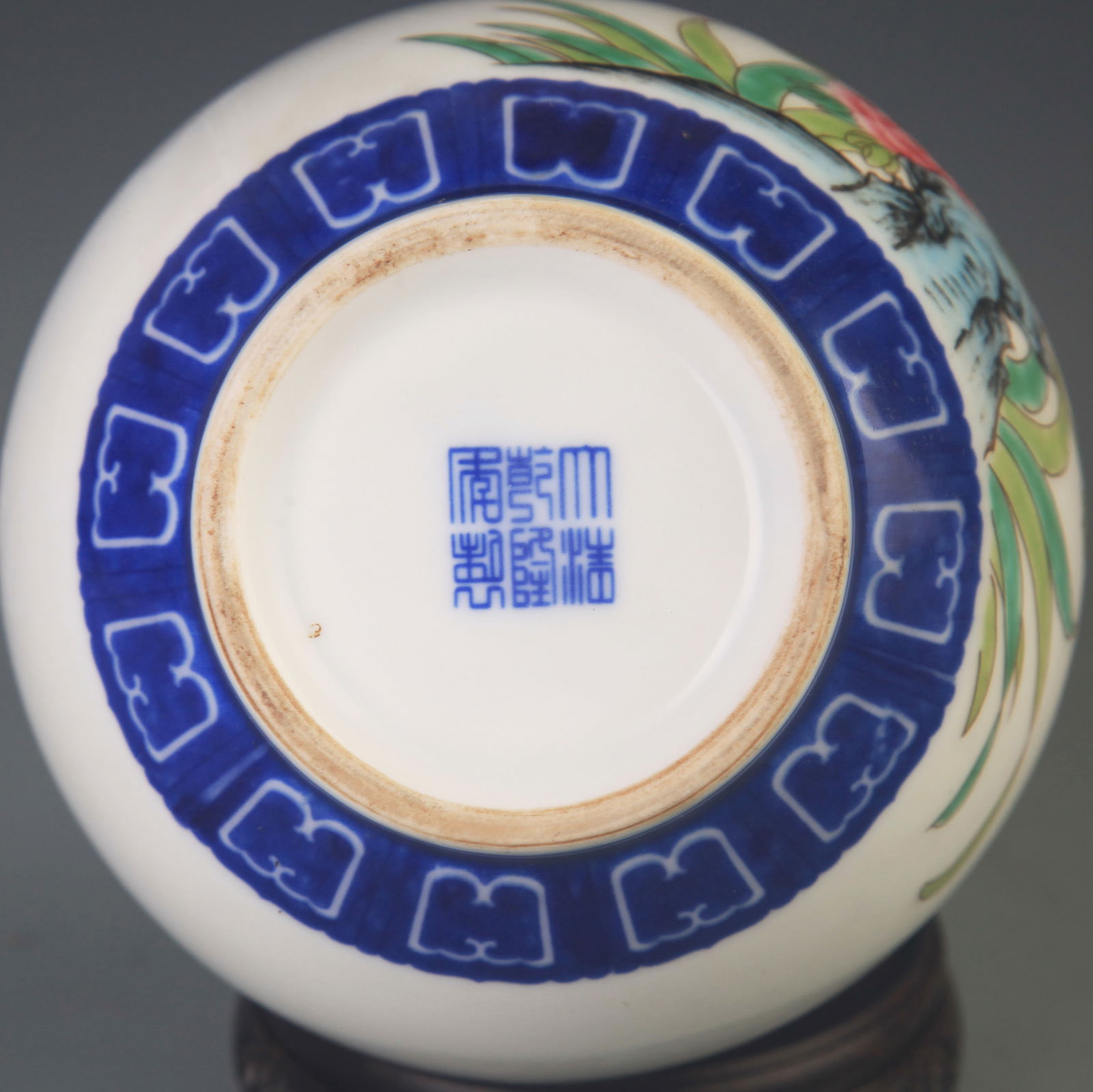 RARE BLUE AND WHITE FAMILLE ROSE TREE PATTERN VASE - 6