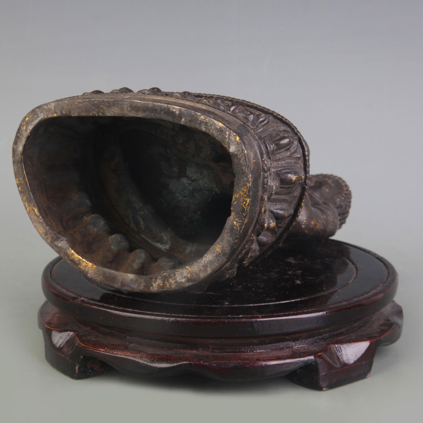 AN ROUND ANTIQUES CERAMIC JAR - 5