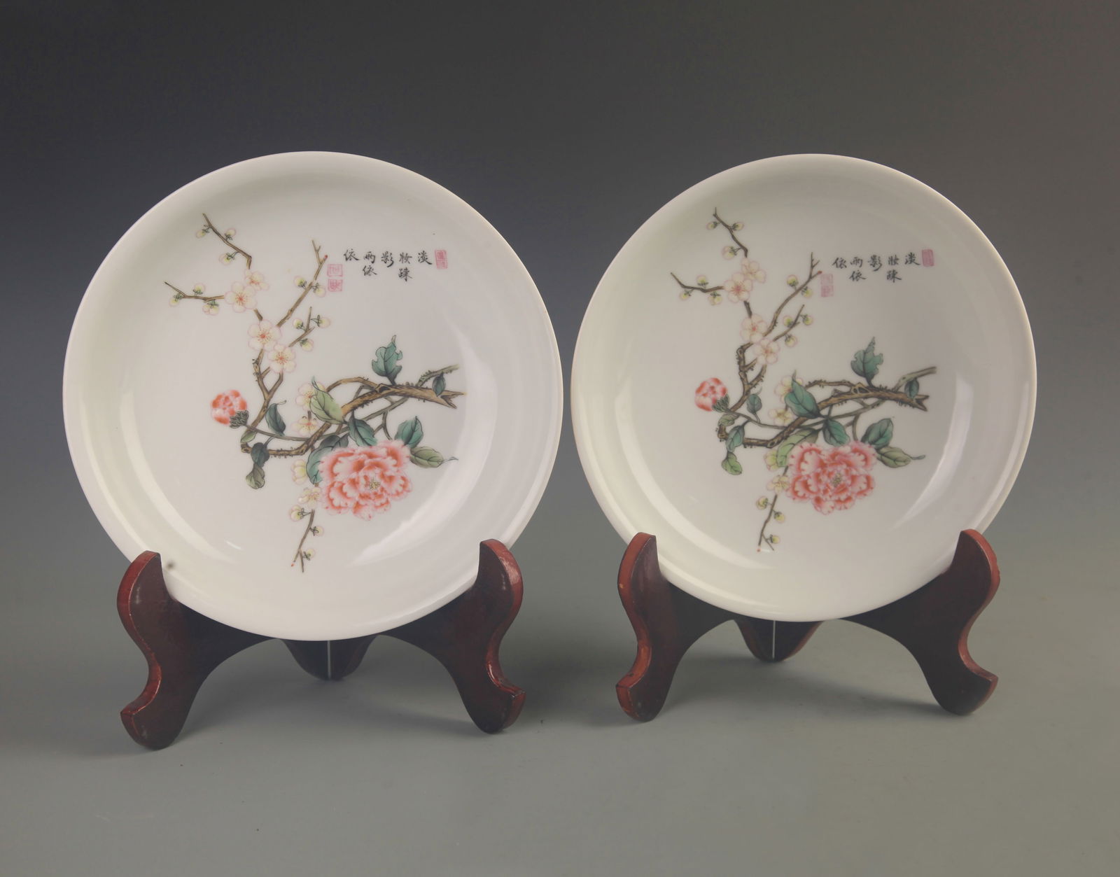 RARE PAIR OF YELLOW GLAZED FAMILLE ROSE FLOWER PATTERN PLATE: Qing Dynasty Yong Zheng Period; High: 1.5 inch; Diameter:8.0 inch;