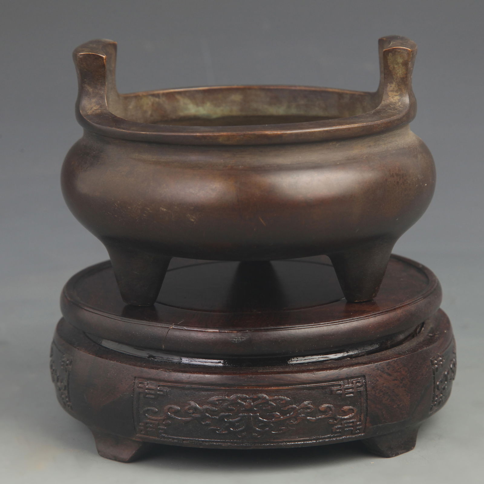 A FINE BRONZE DOUBLE EAR THREE FOOT BRONZE CENSER: 19th Century; High: 3.25 inch; Diameter: 4.50 inch;