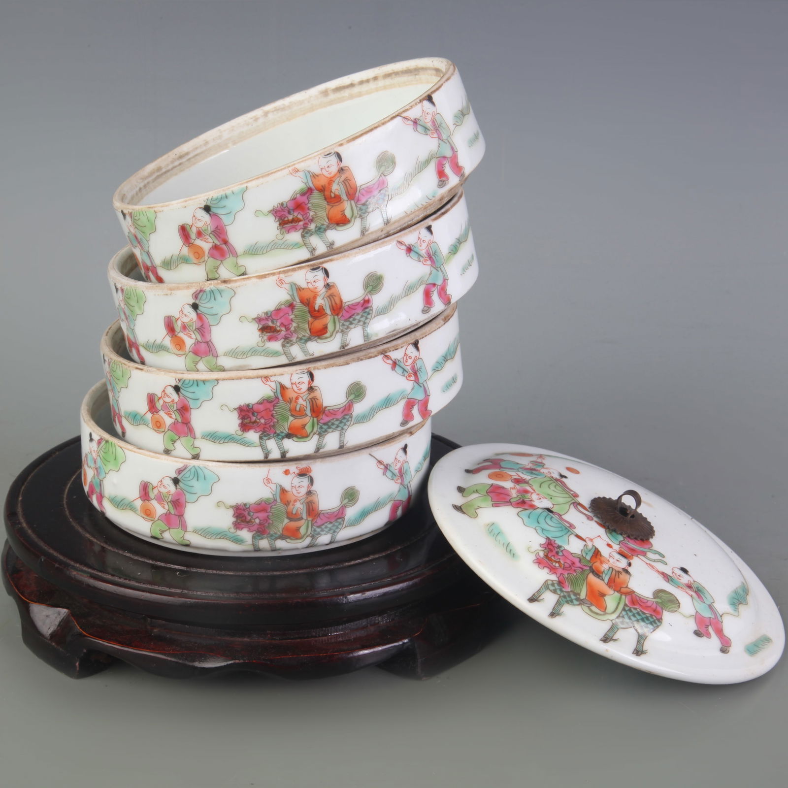 FAMILLE ROSE FIGURAL PATTERN MULTI TIERED FRUIT BOX - 2