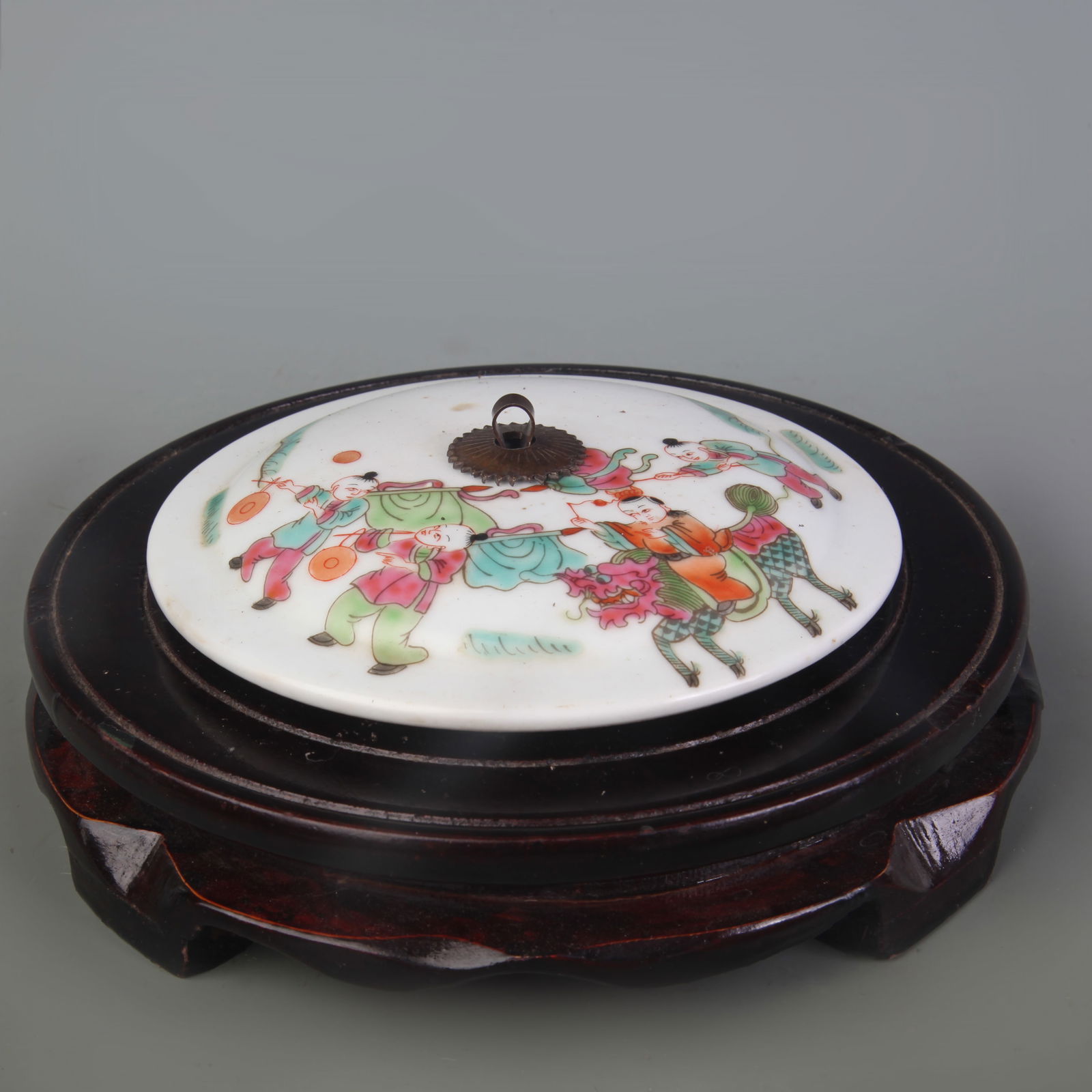 FAMILLE ROSE FIGURAL PATTERN MULTI TIERED FRUIT BOX - 4