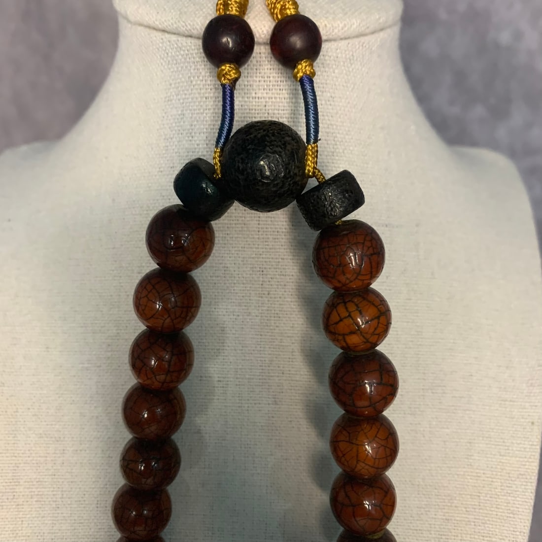 A FINE AMBER MADE NECKLACE - 3
