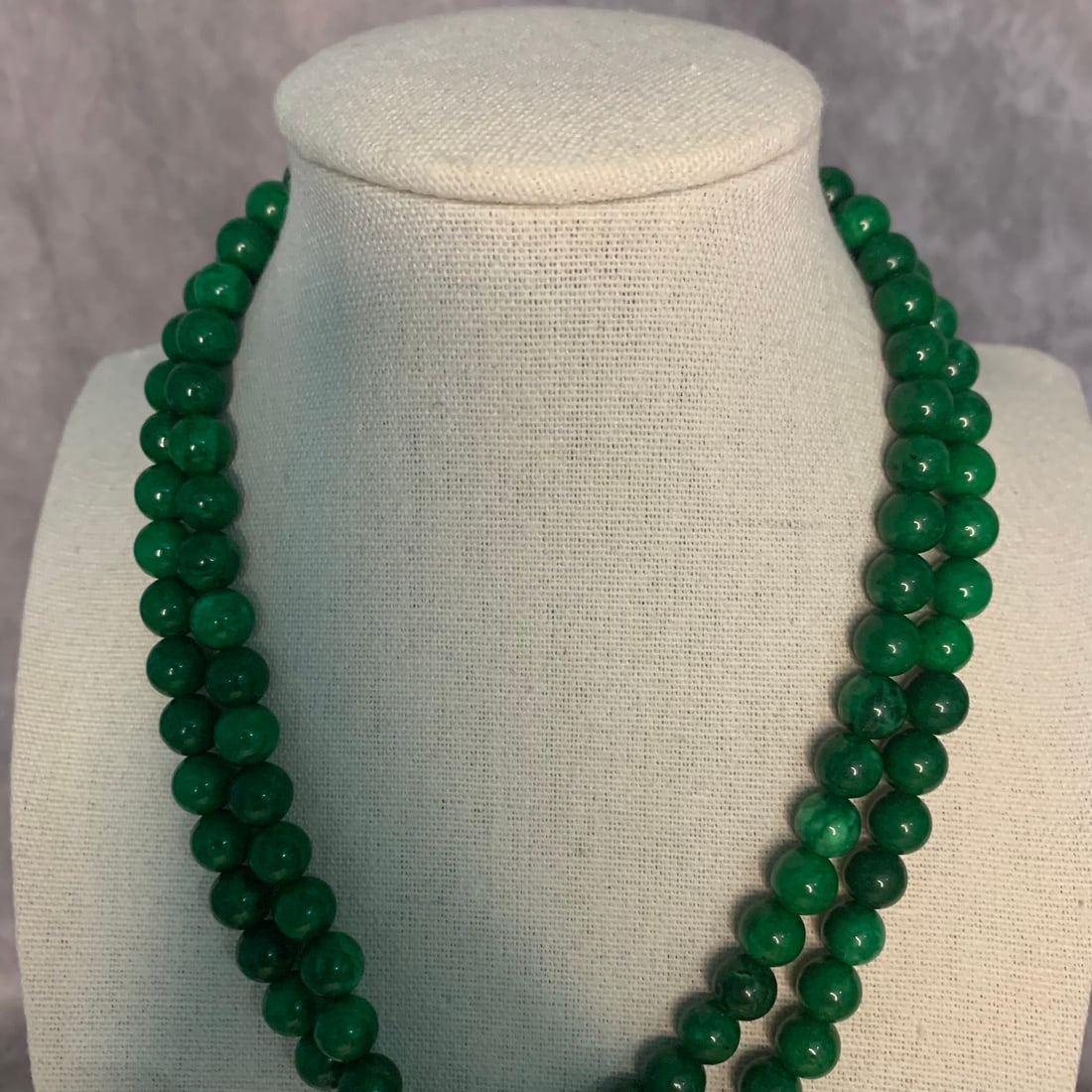 A FINE JADE MADE NECKLACE - 3