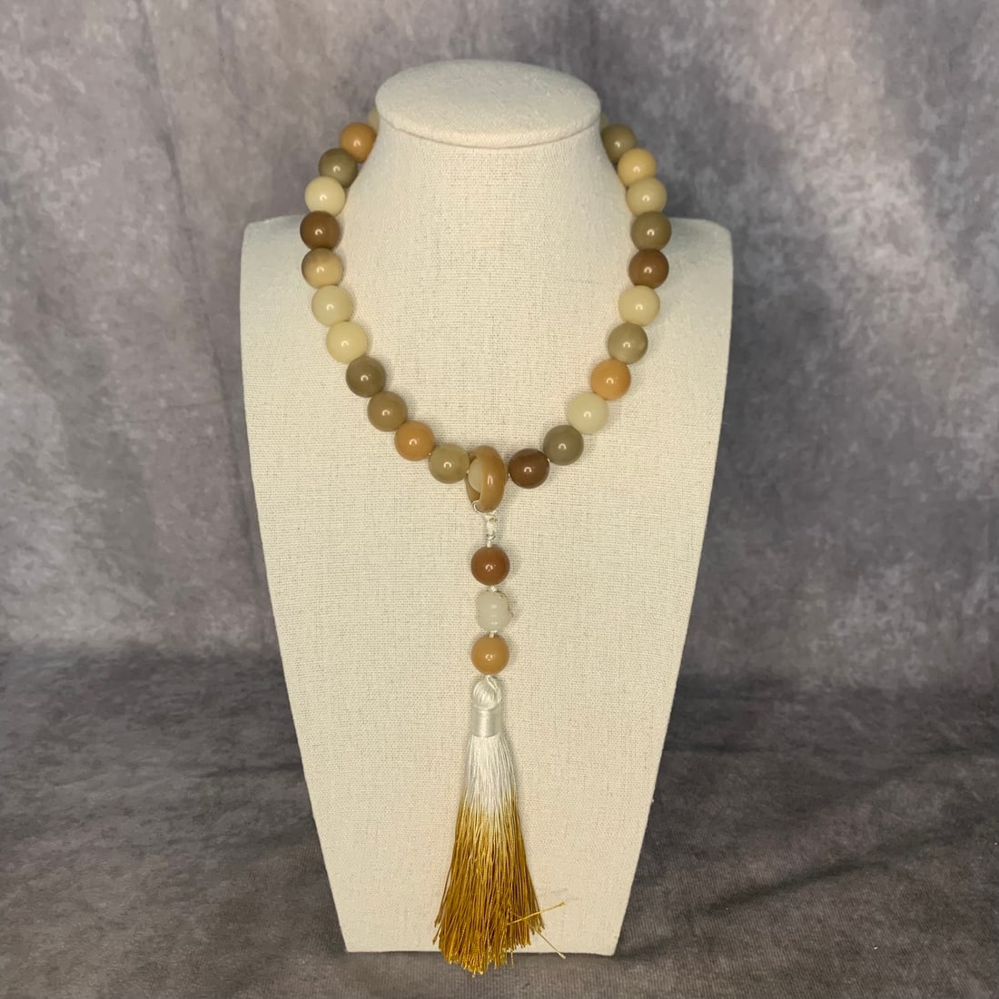 A FINE BODHI SEED MADE BRACELET: Modern; Long: 7 inch; Each Bead Diameter: 0.5 inch