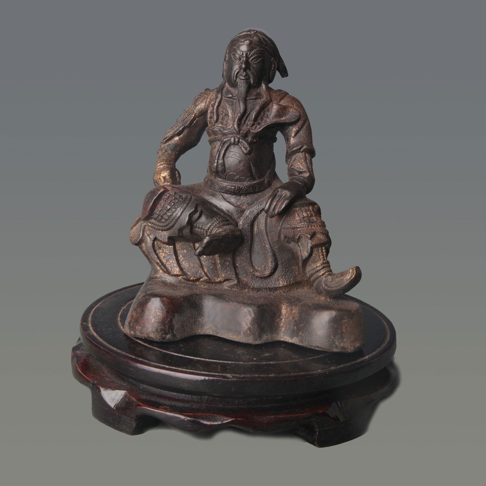 A FINE BRONZE GUAN YU STATUE: Qing Dynasty; High: 6.1 inch