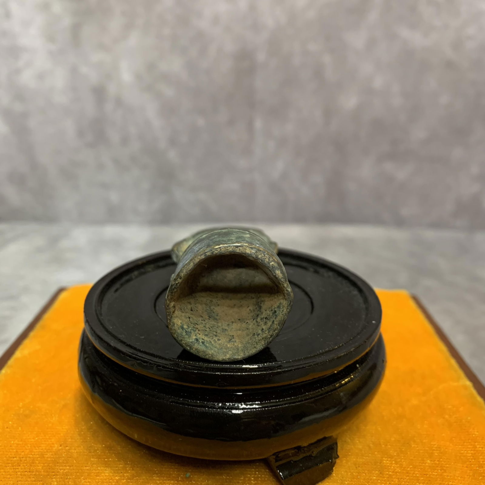 A SMALL TIBETAN BUDDHA STATUE - 5