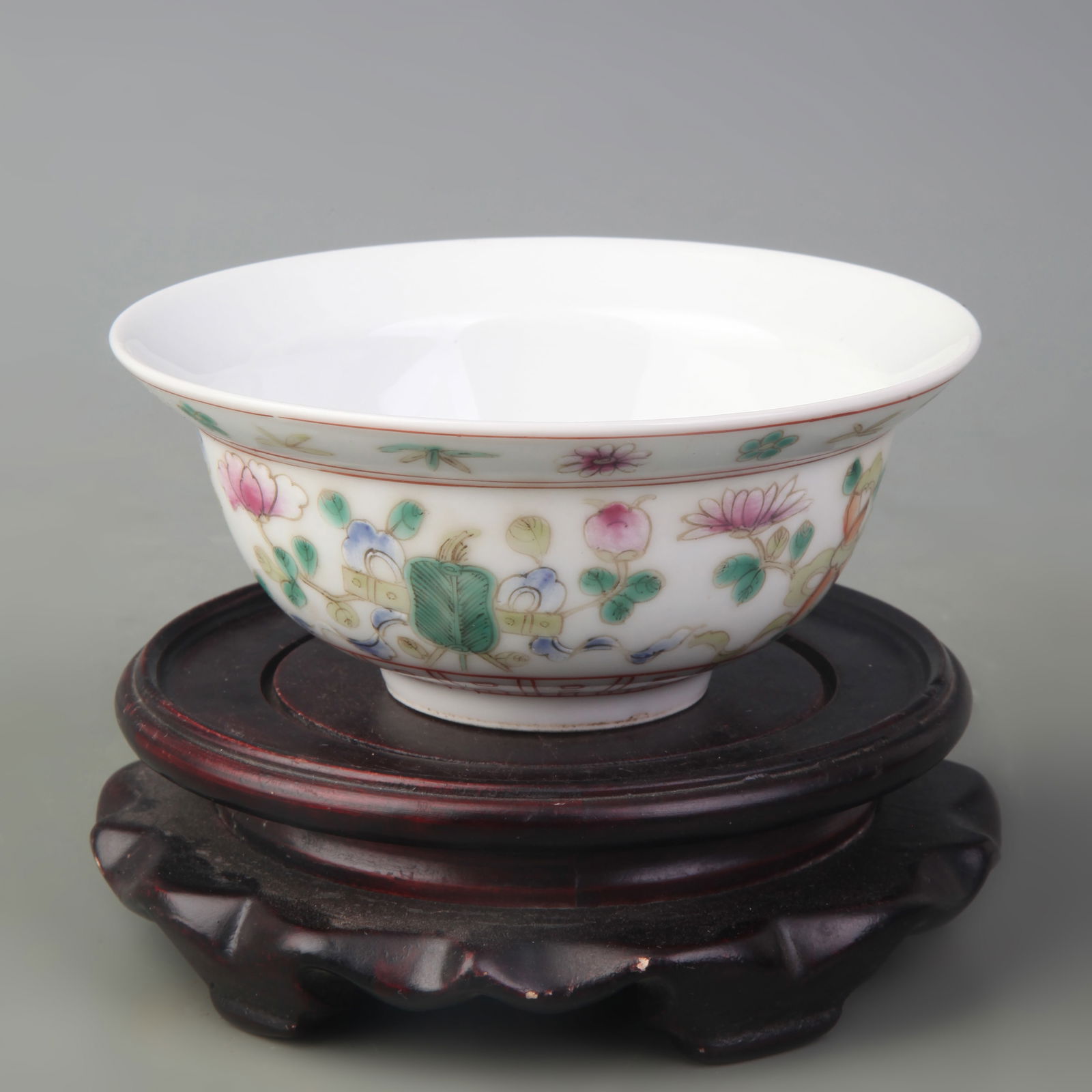 A FINE FAMILLE ROSE EIGHT TREASURES PORCELAIN BOWL: Qing Dynasty; Tong Zhi Period; Diameter: 4.9 inch; High: 2.0 inch