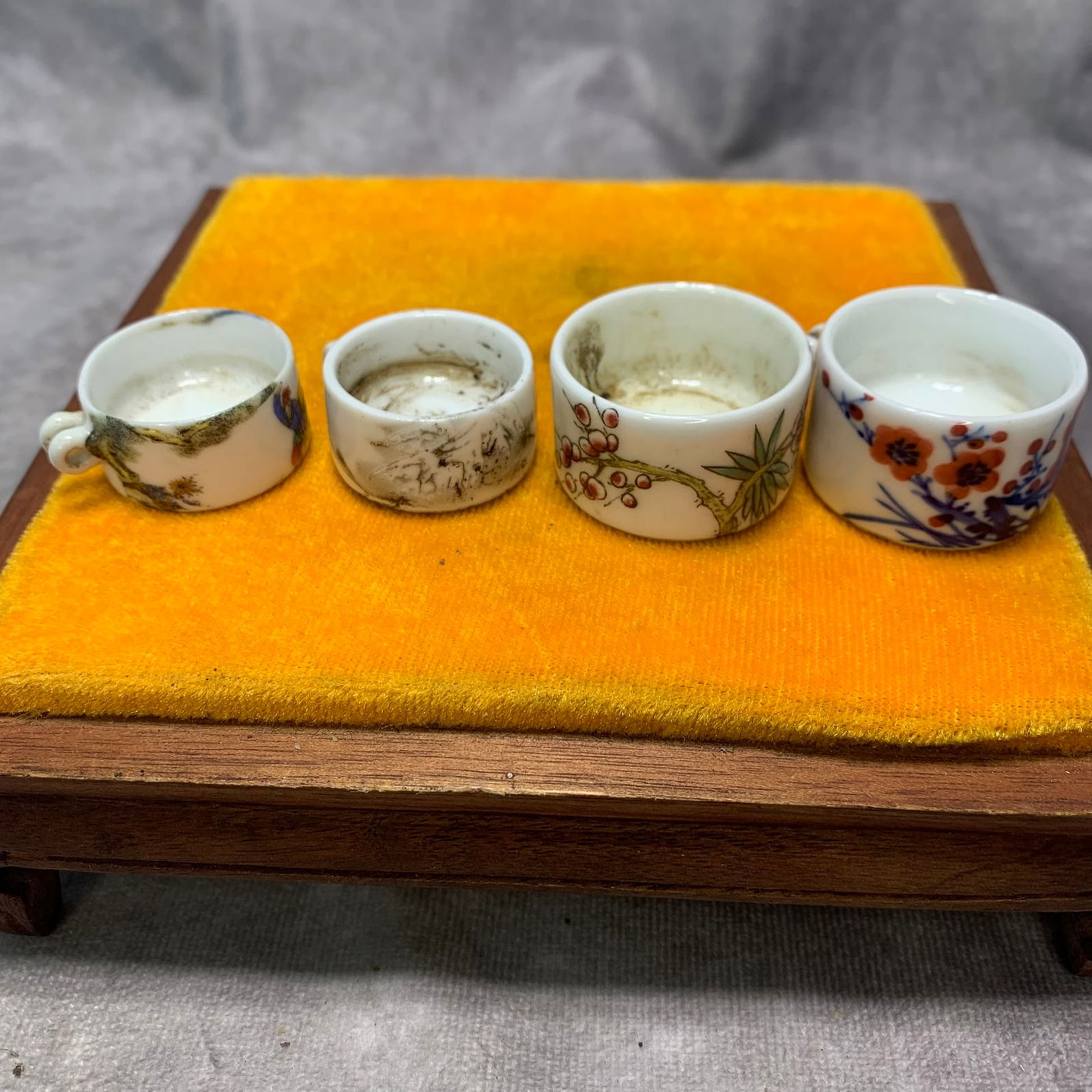 FAMILLE ROSE FLORAL AND BIRD FOOD JARS (4 PIECES): Republic Period; High: 0.8; 0.8; 0.6; 0.6 inch; Diameter: 1.4; 1.4; 1.2; 1.2 inch;