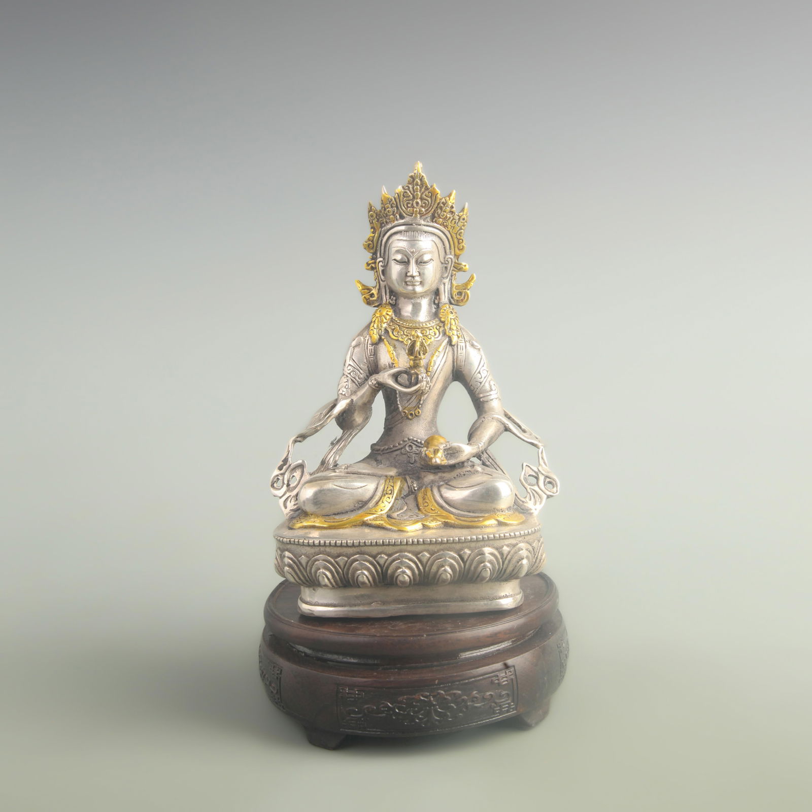 A FINE BRONZE VAJRASATTVA STATUE: 20th Century; High: 7.90 inch; Width: 2.30 inch; Long: 3.80 inch;