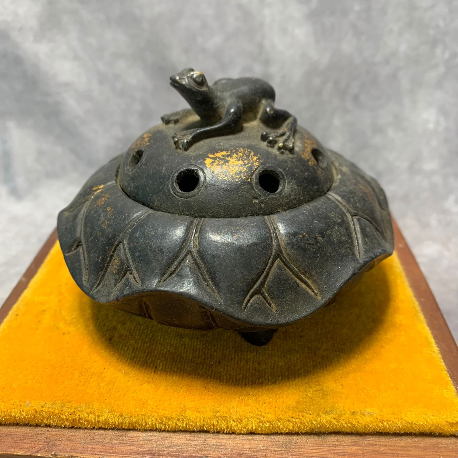 XUAN MARK BRONZE CENSER WITH FROG LID: Ming Dynasty Style; High: 3.3 inch; Diameter: 4.5 inch