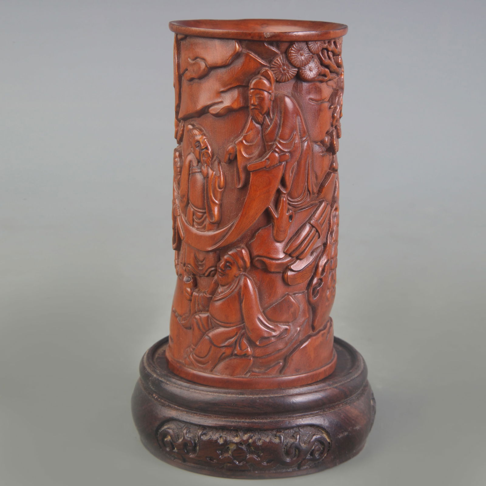 A FINELY CARVED FIGURATIVE BRUSH HOLDER: Modern; Diameter: 2.2 inch; High: 4.2 inch