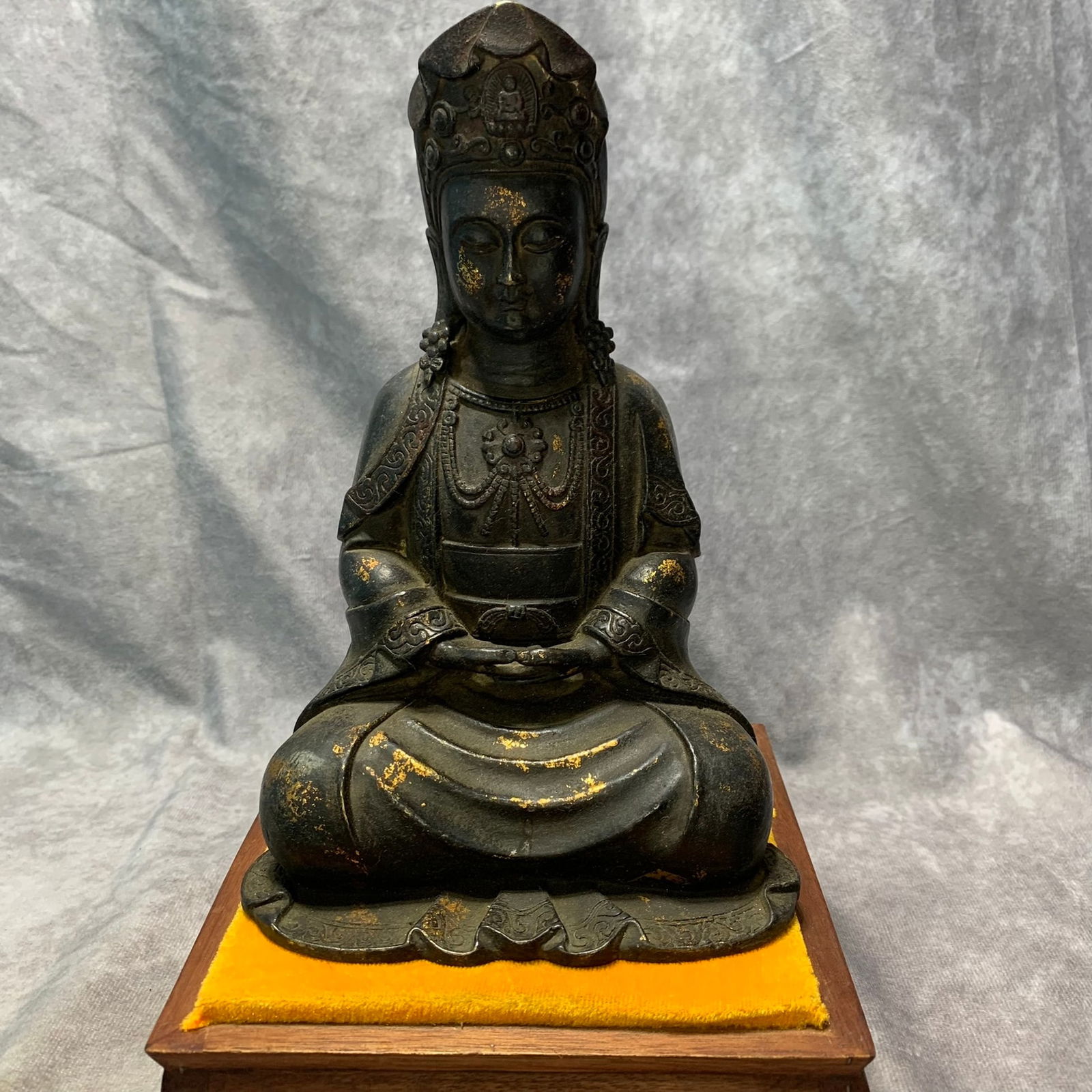 A FINE BRONZE GILDED GUANYIN BRONZE STATUE: Ming Dynasty Style; Long: 5.8 inch; High; 8.9 inch;