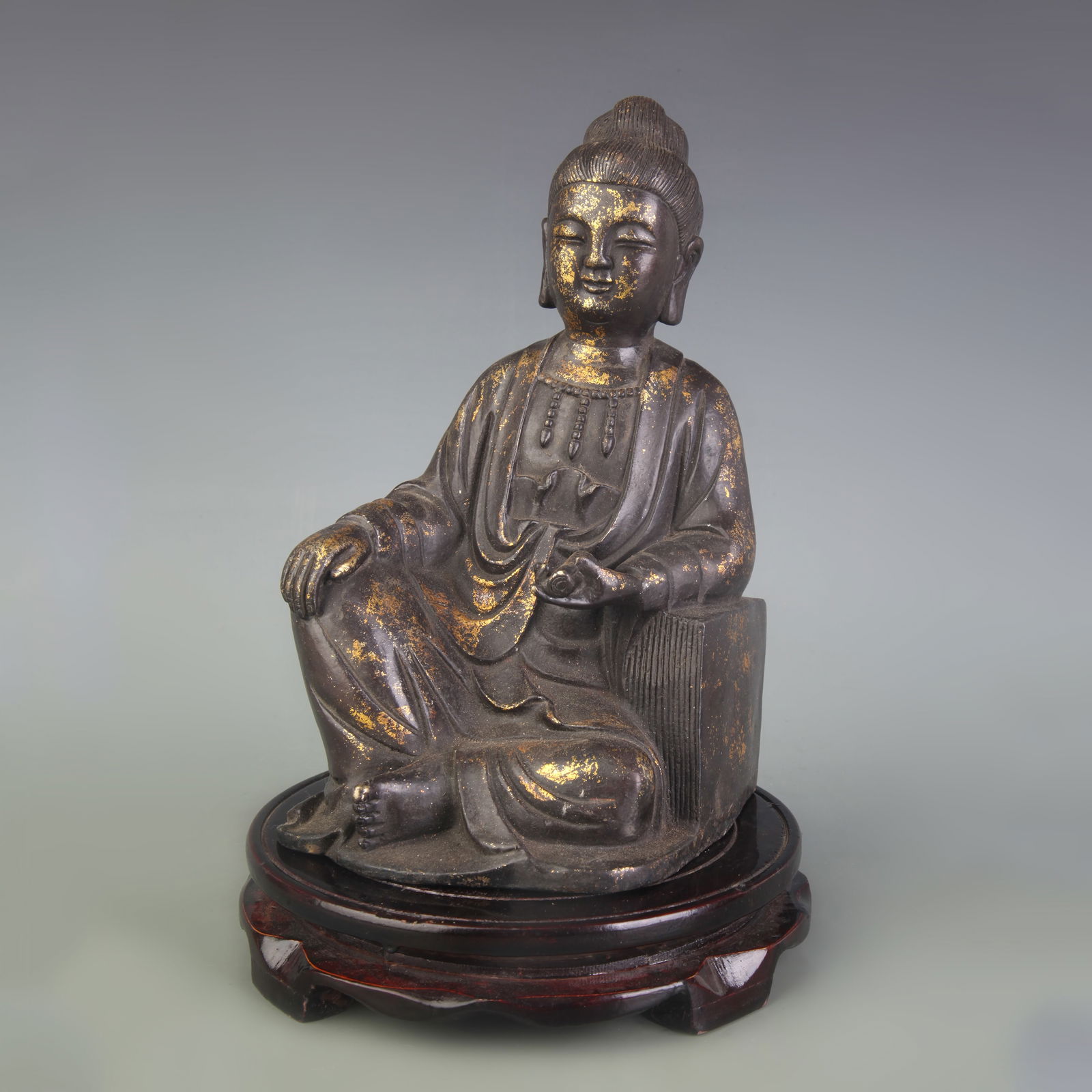 A FINE BRONZE GUANYIN FIGURE: Qing Dynasty; High: 8.9 inch