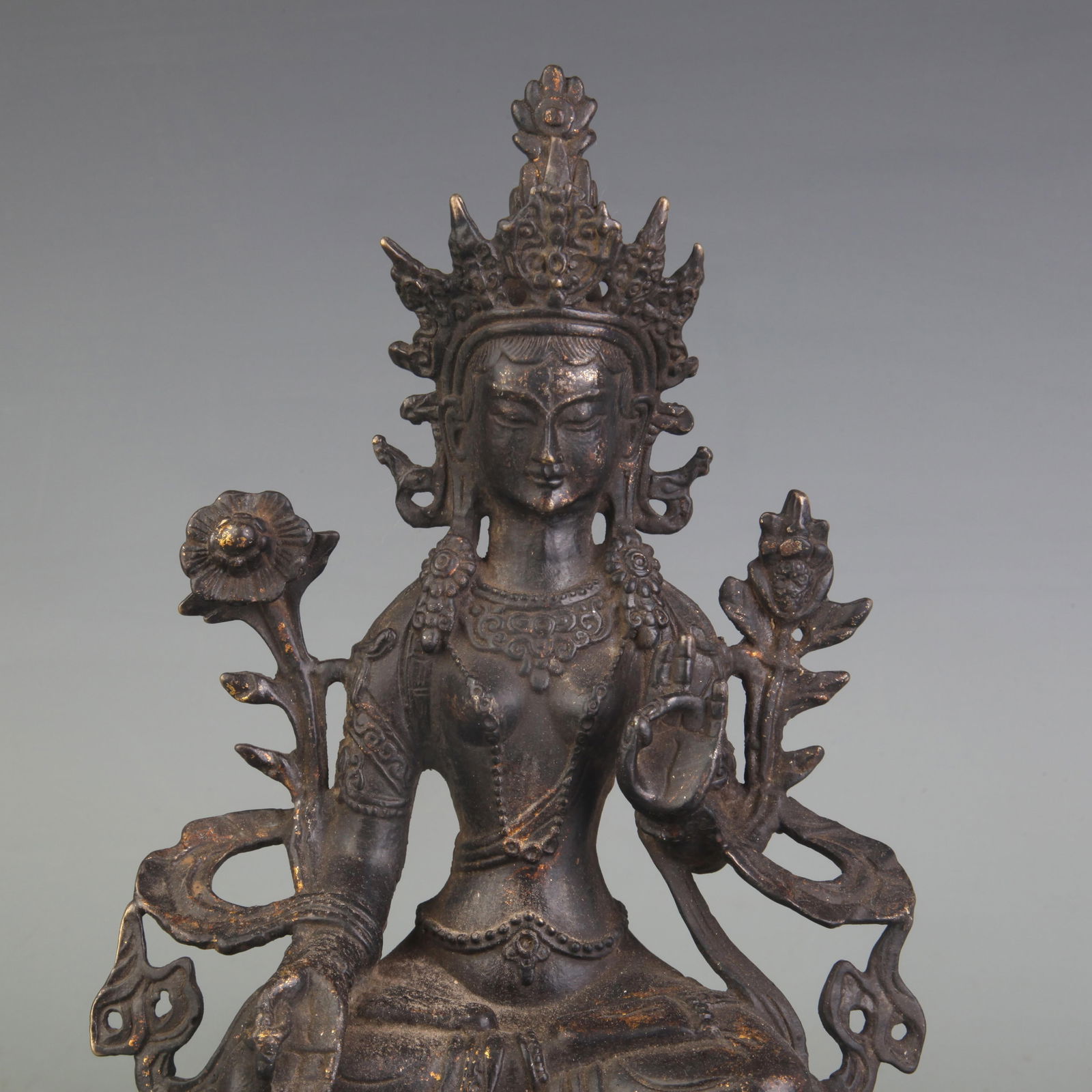 A FINE BRONZE WHITE TARA STATUE - 2