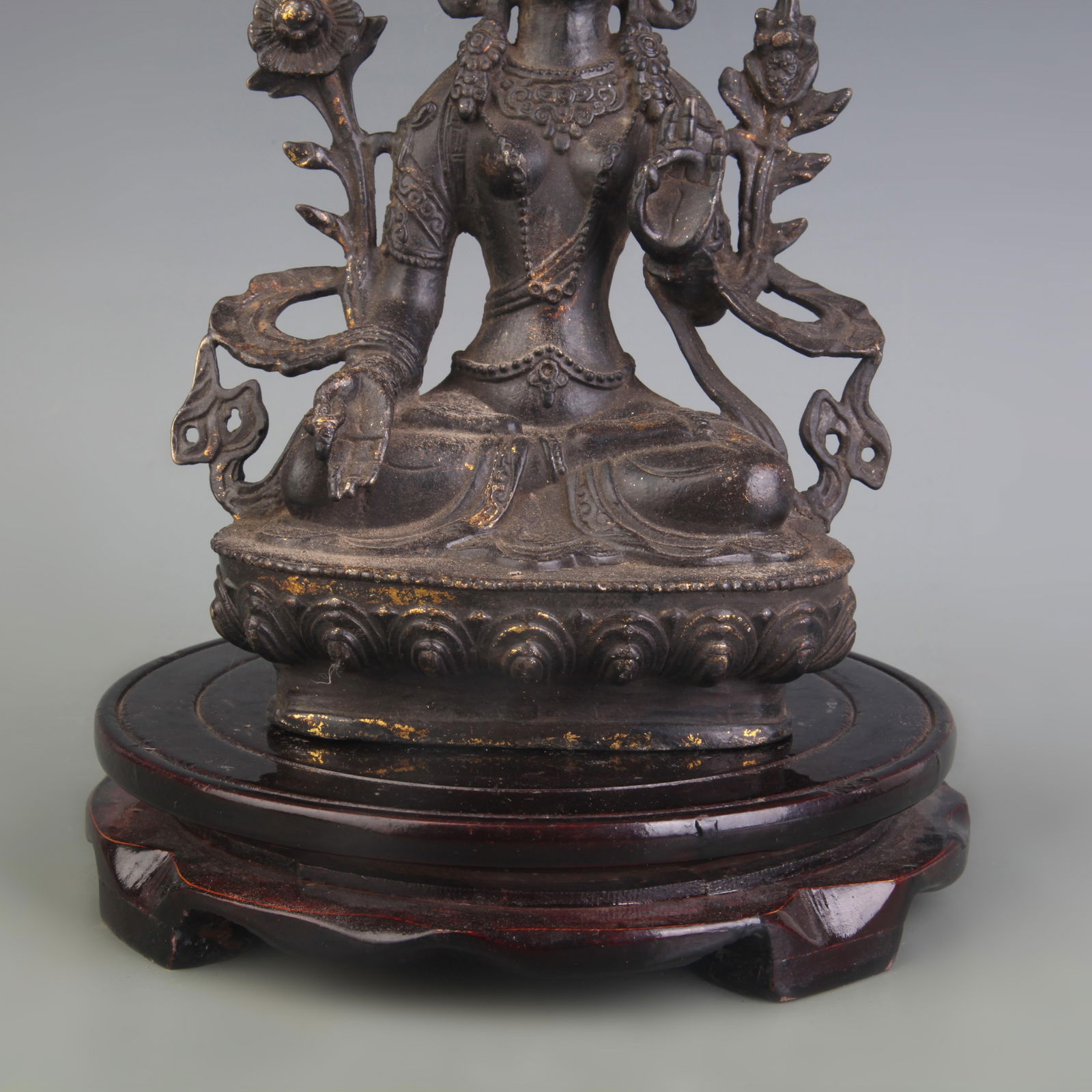 A FINE BRONZE WHITE TARA STATUE - 3