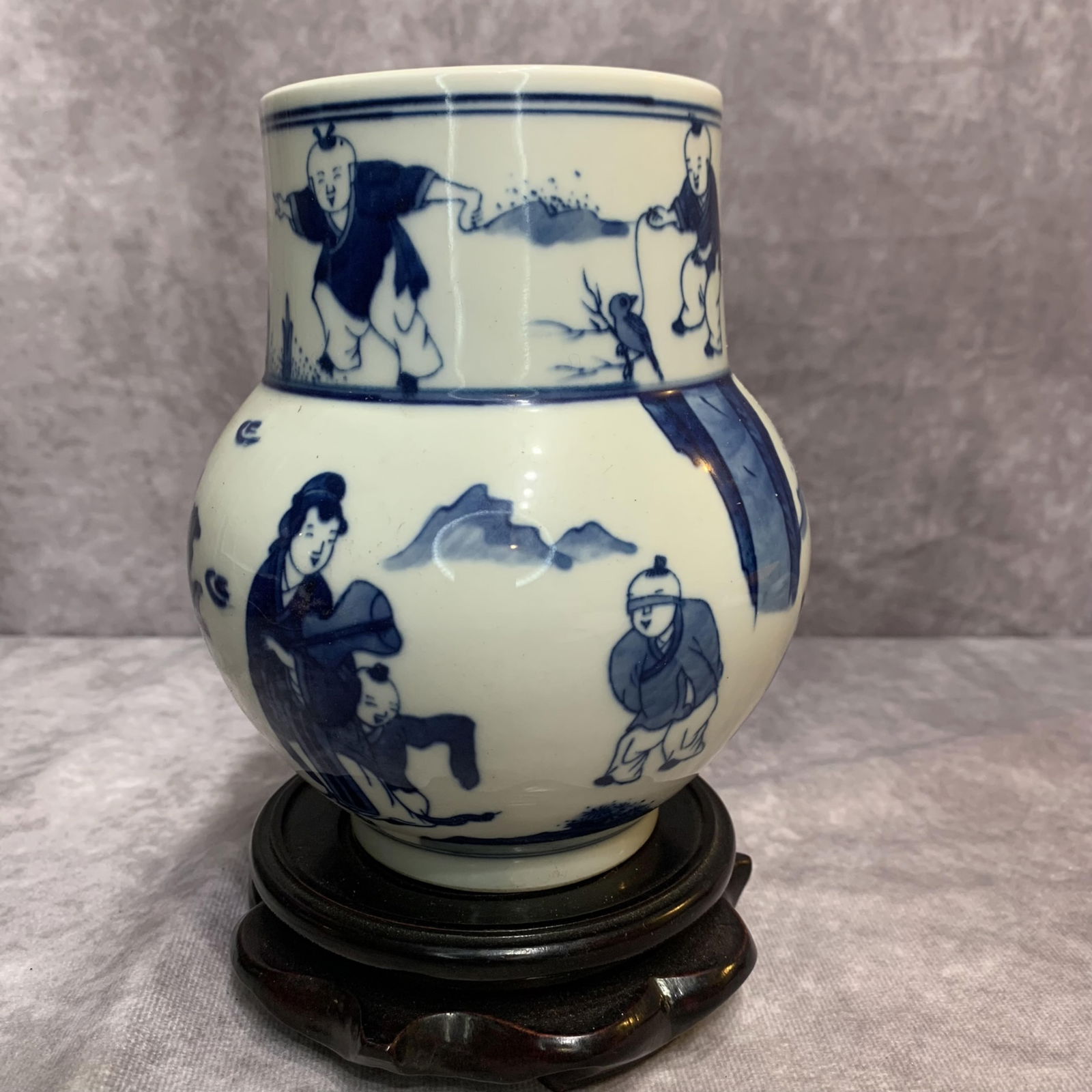 BLUE AND WHITE CHARACTER PATTERN PORCELAIN VASE (1 of 8)