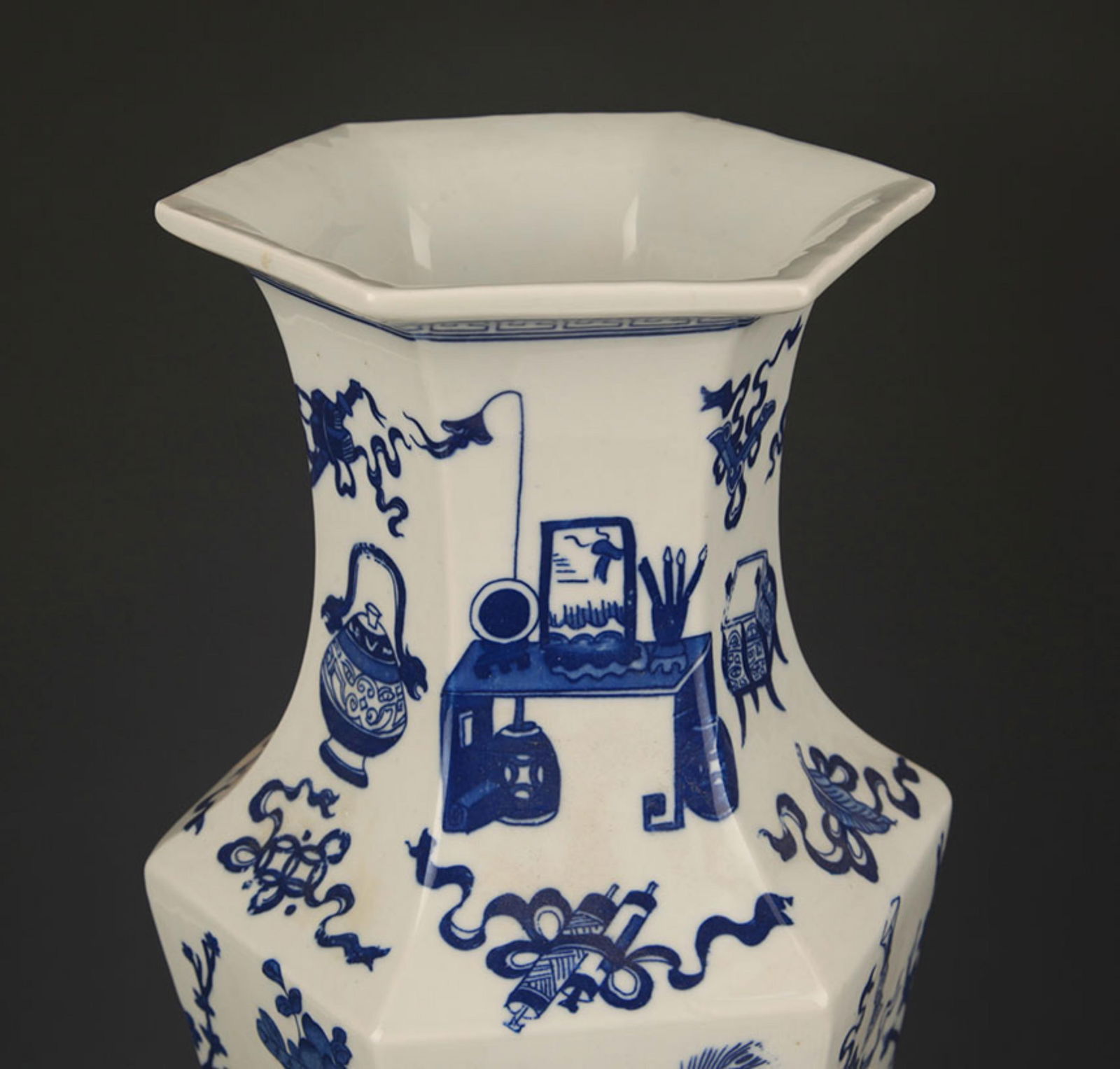BLUE AND WHITE FLOWER PATTERN SIX SIDED VASE - 2
