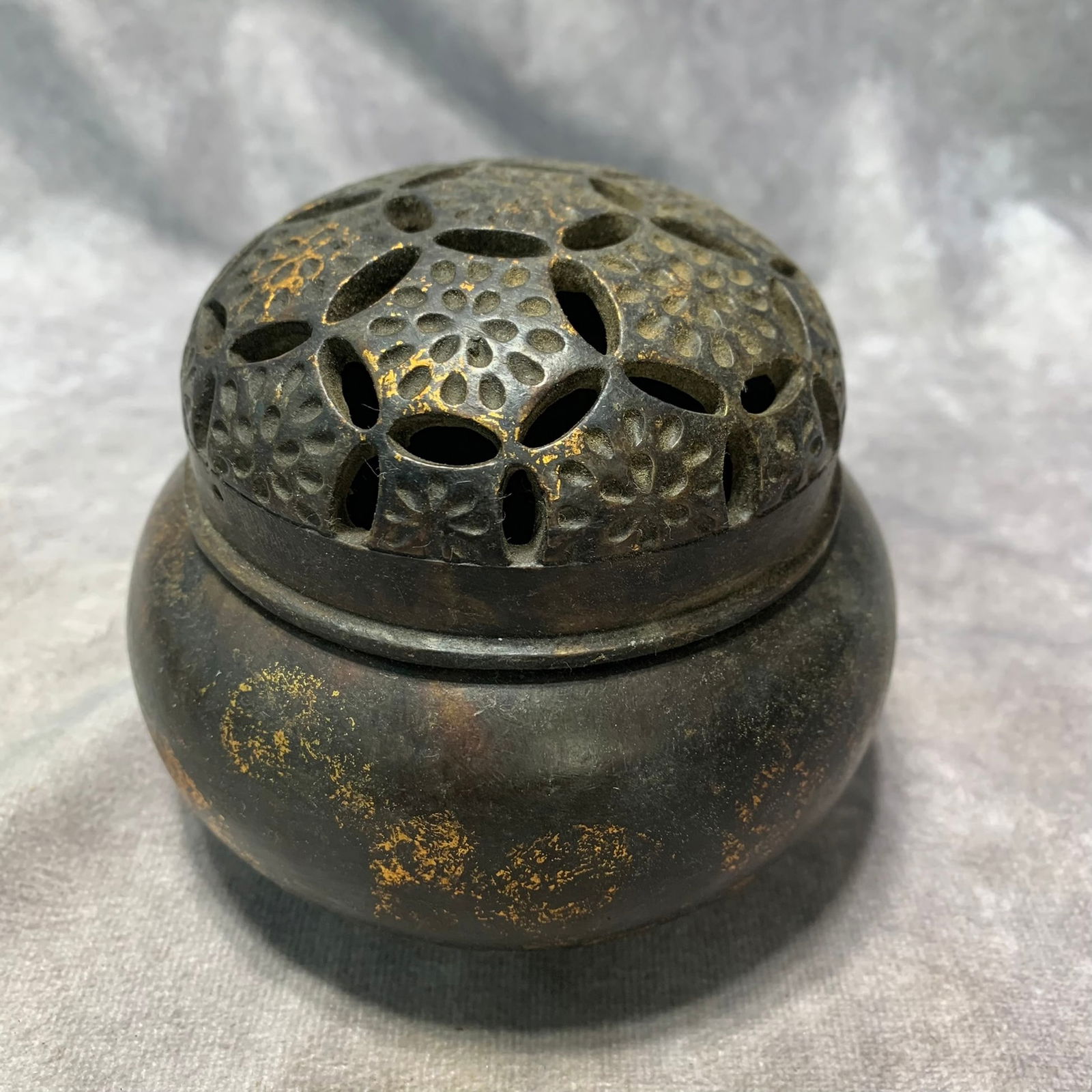 GILT BRONZE ROUND INCENSE BURNER: Qing Dynasty; High: 3.7 inch; Diameter: 4.6 inch;