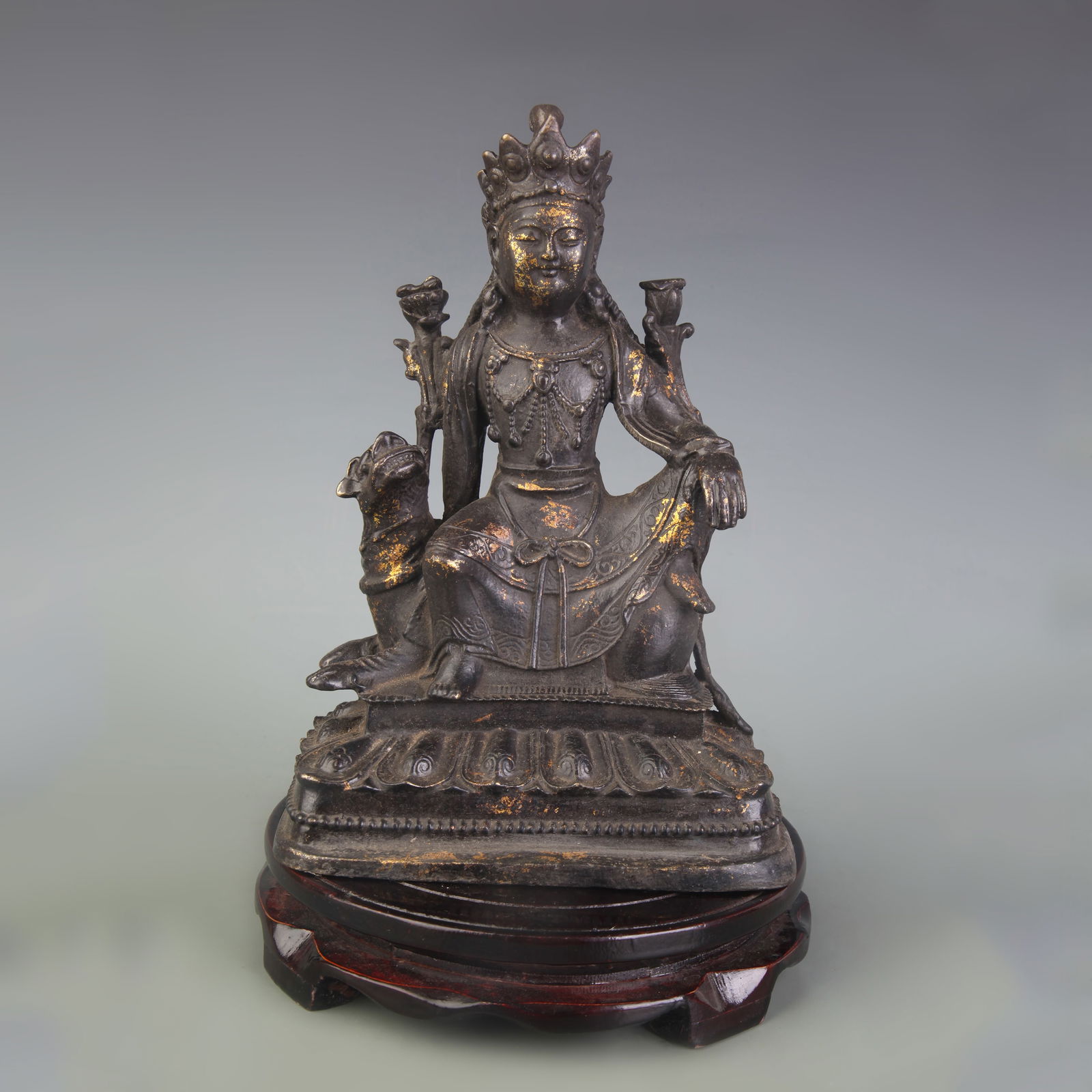 A FINE BRONZE GUANYIN FIGURE: Qing Dynasty; High: 9.0 inch