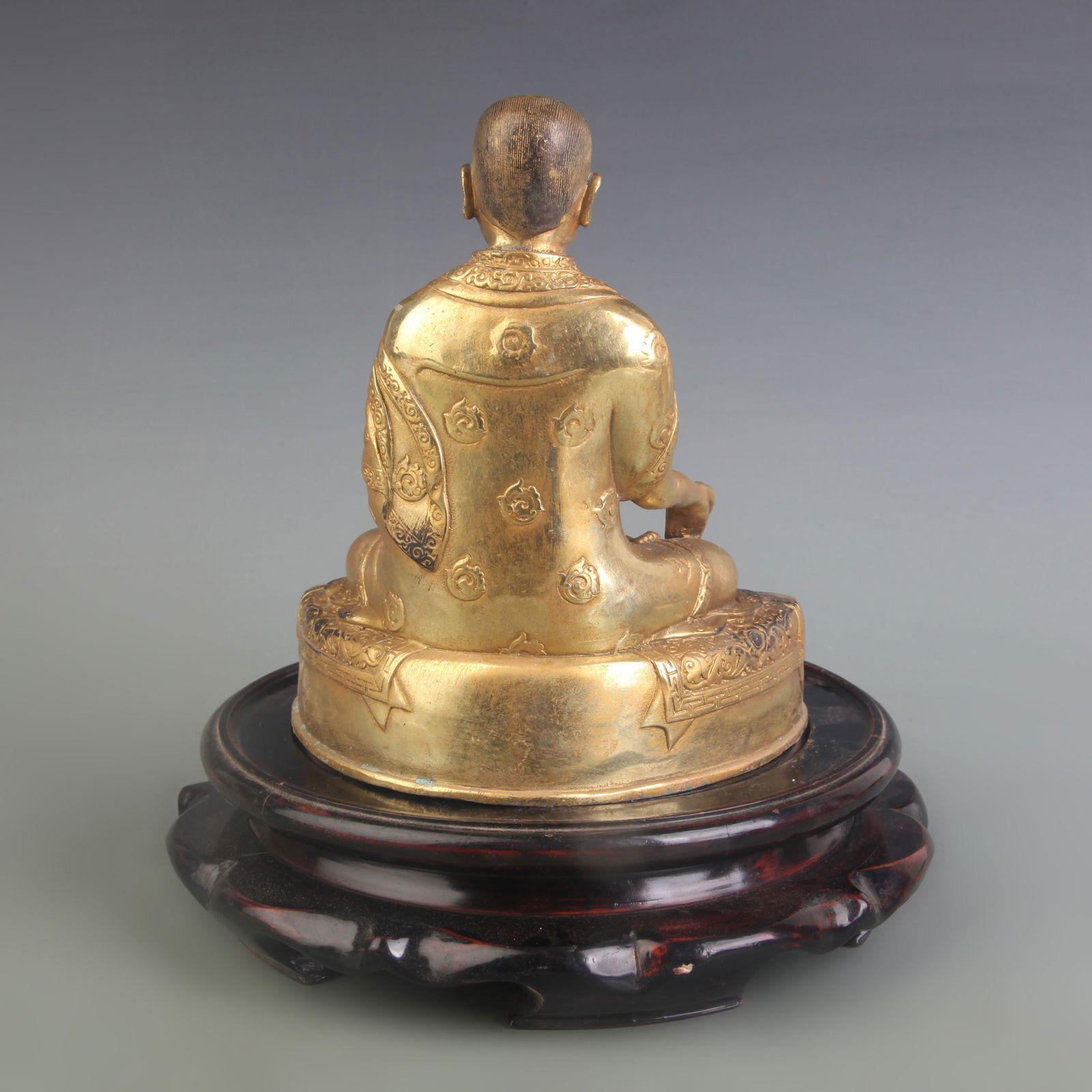 A FINE BRONZE VENERABLE FIGURE - 4