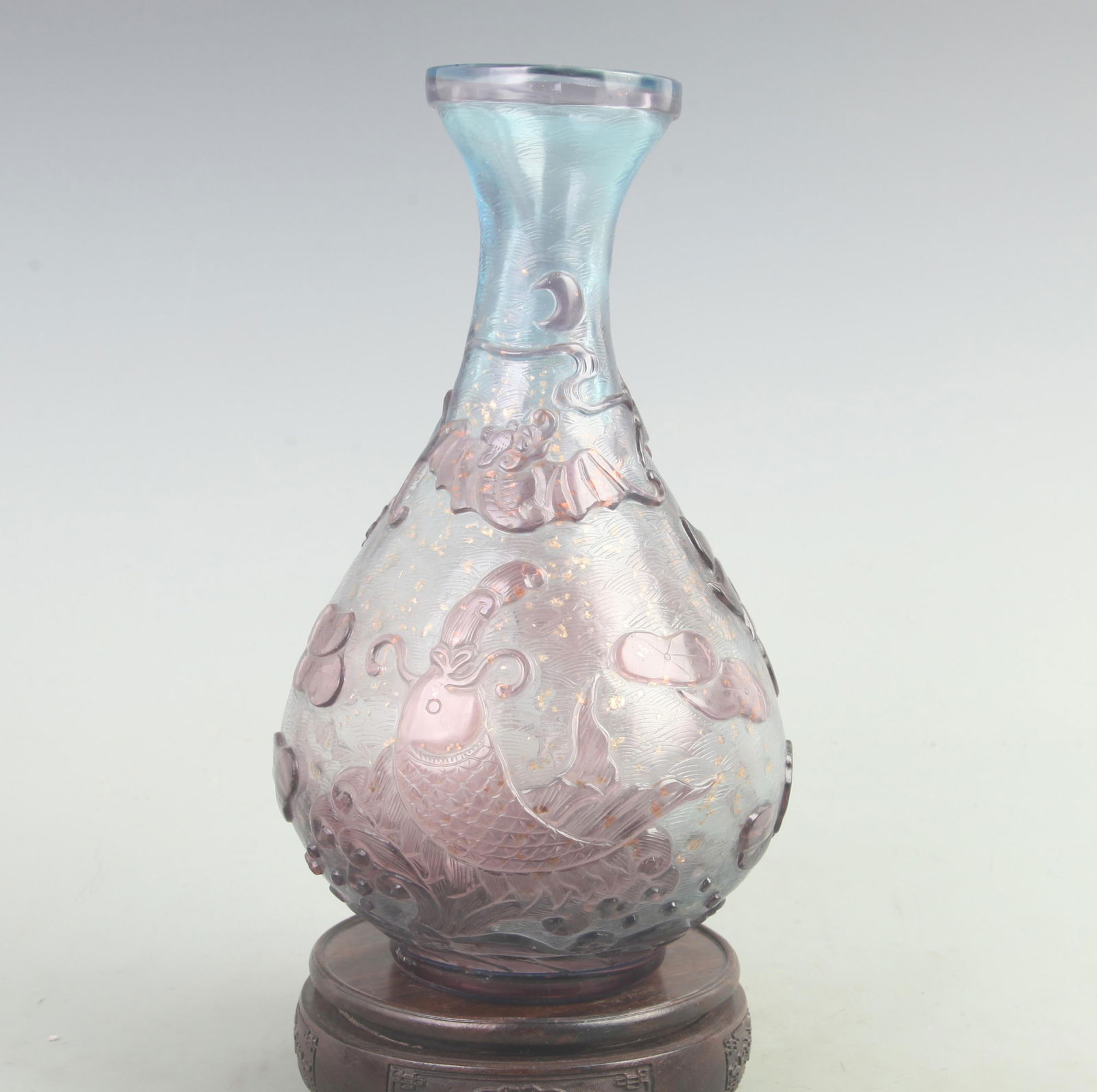 RARE FLOWER PATTERN GLASS MADE YU HU CHUN BOTTLE: 19th Century; High: 10 inch; Diameter: 3.1 inch;