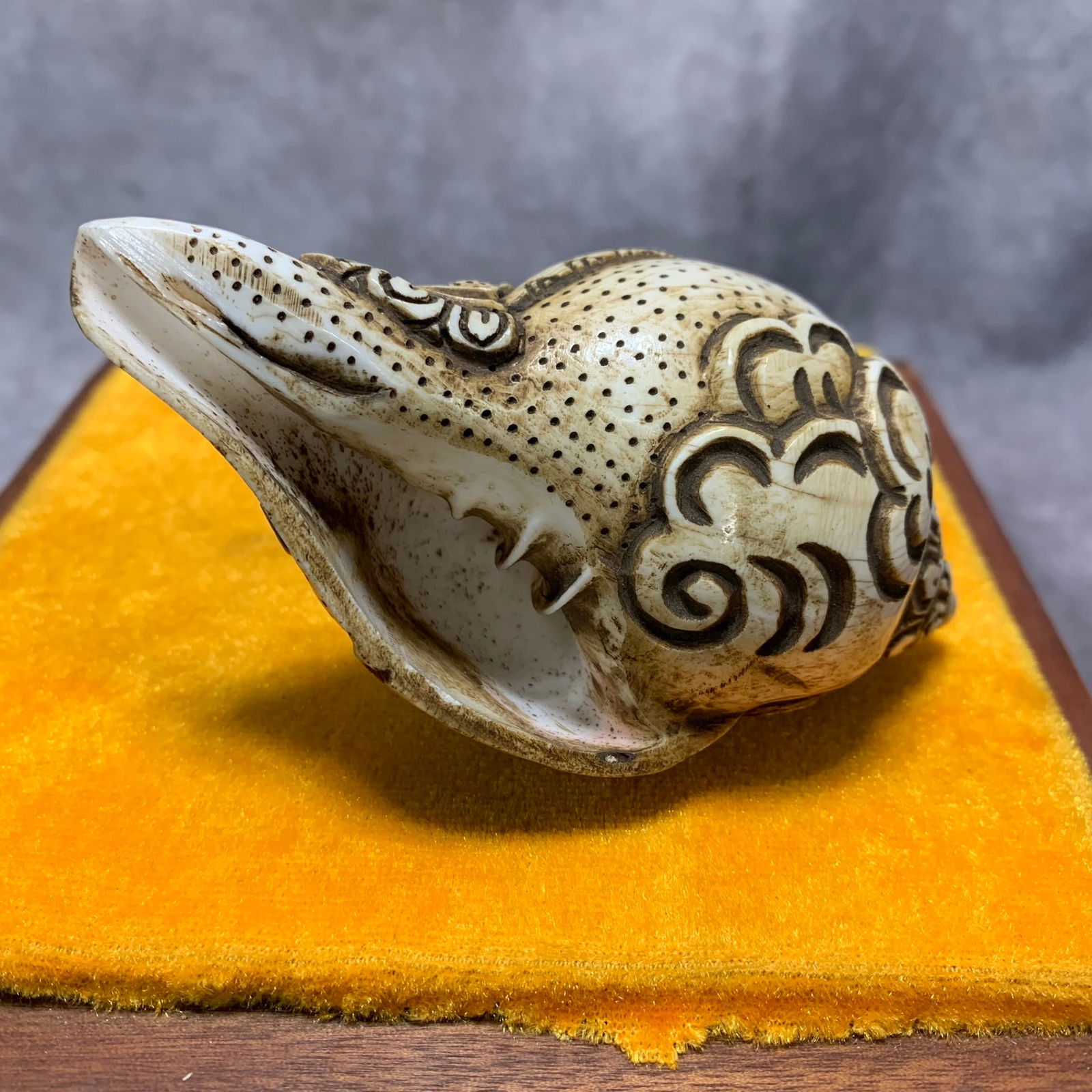TIBETAN BUDDHIST RITUAL CONCH - 4