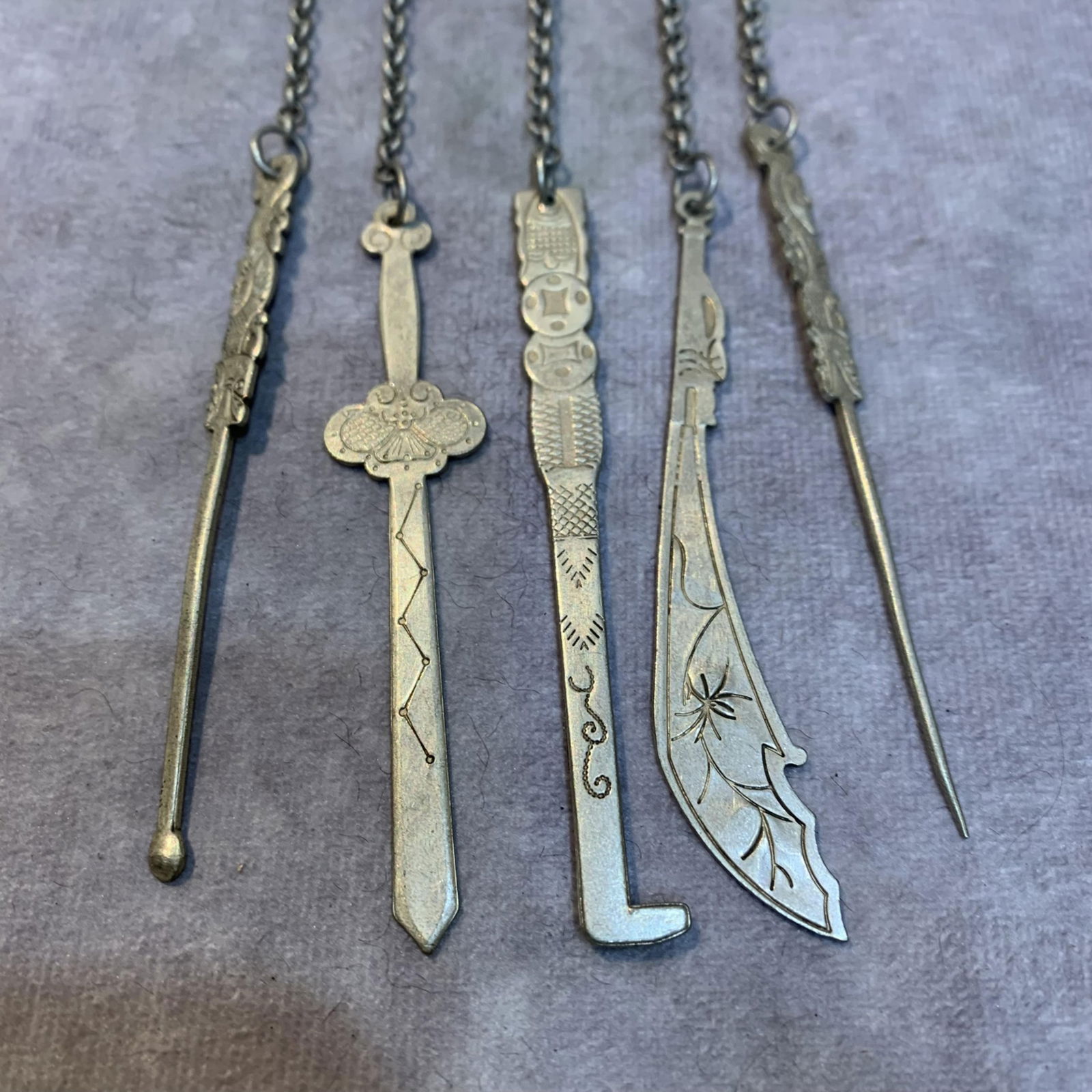 A FINE WHITE BRONZE MADE CHATELAINE - 4